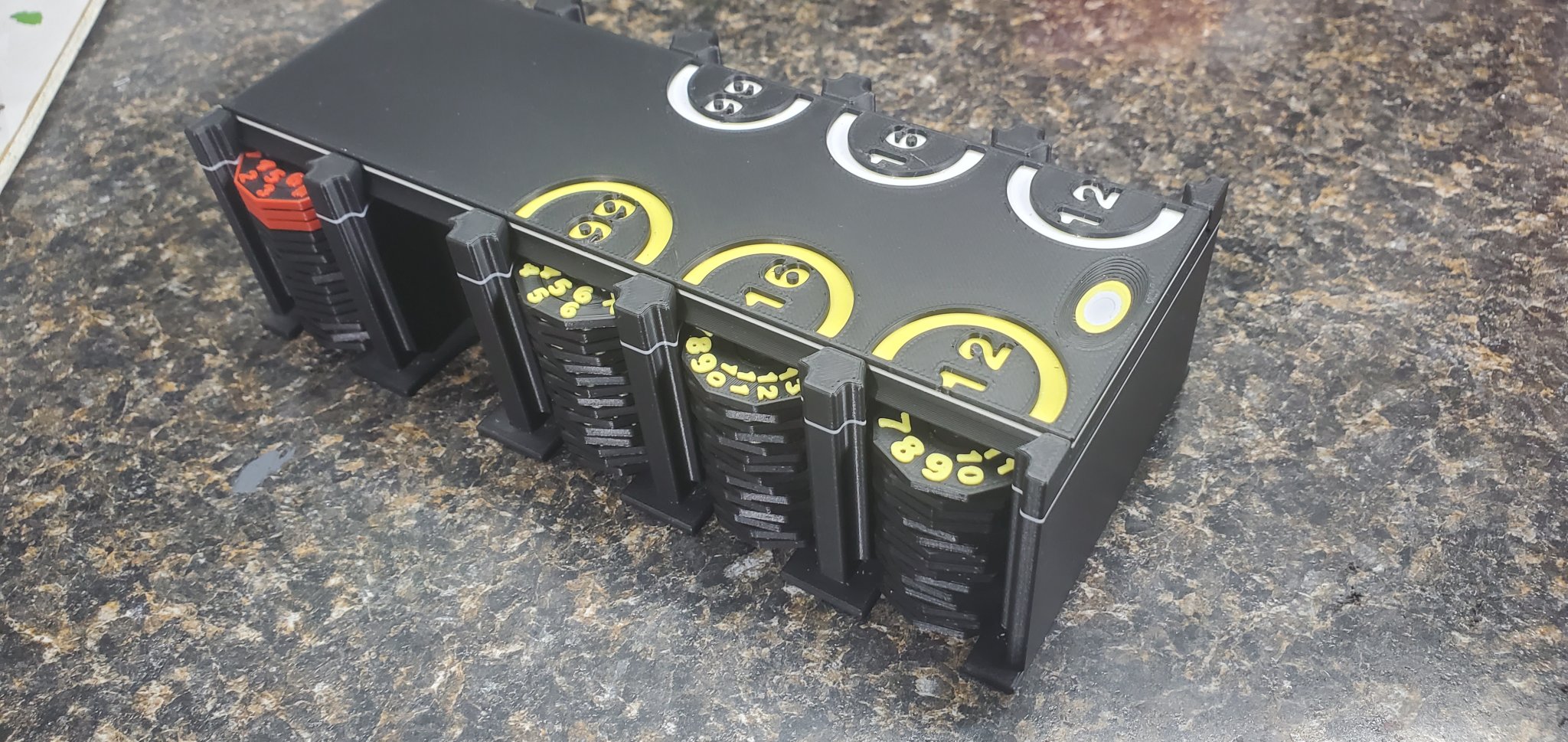 Đế T_h_i 3D với Vòng Số HP, Chỉ Báo Trạng Thái và Hệ Thống Lưu Trữ