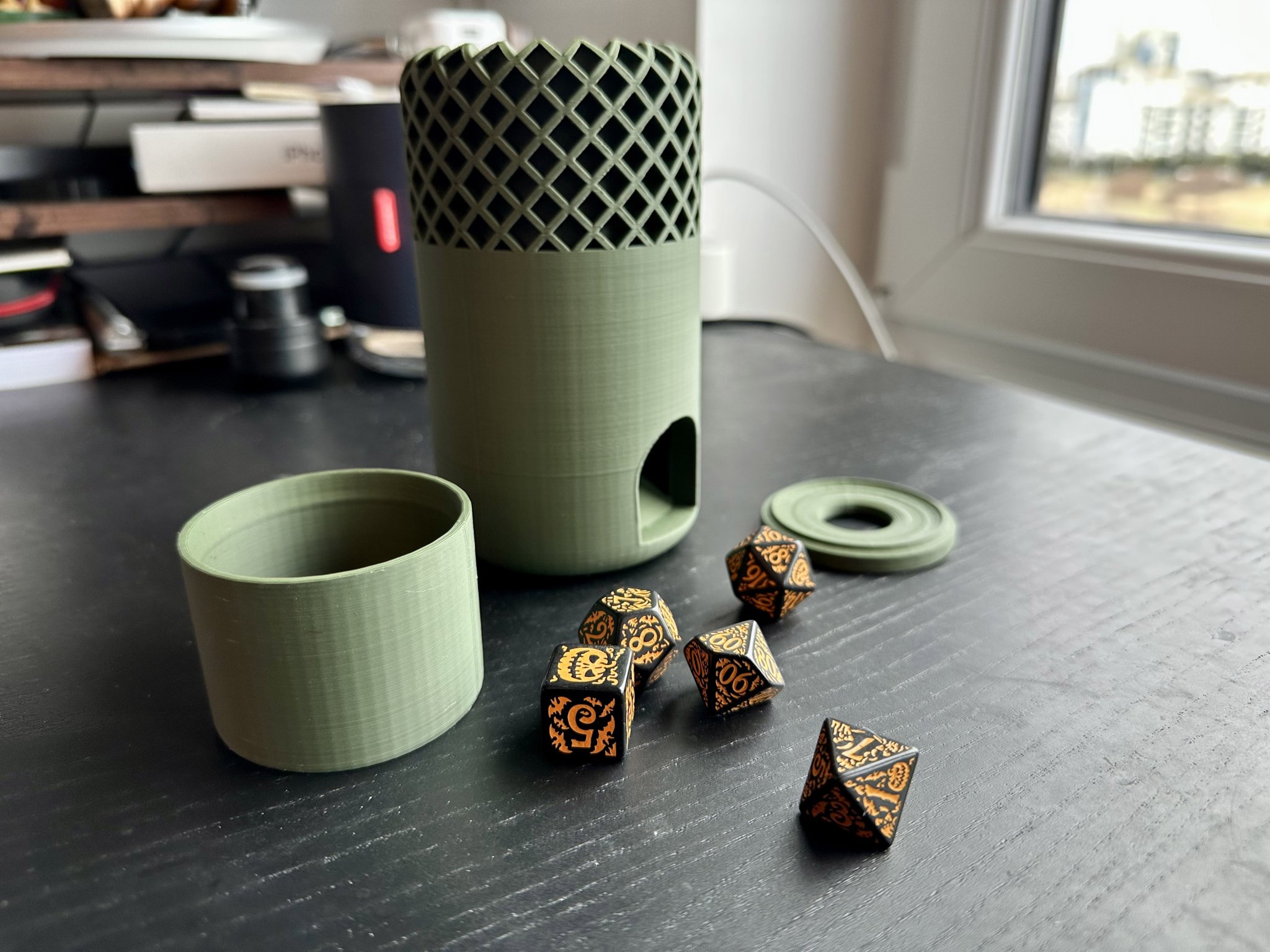 Tháp xúc xắc hình khối và nơi lưu trữ tiện dụng