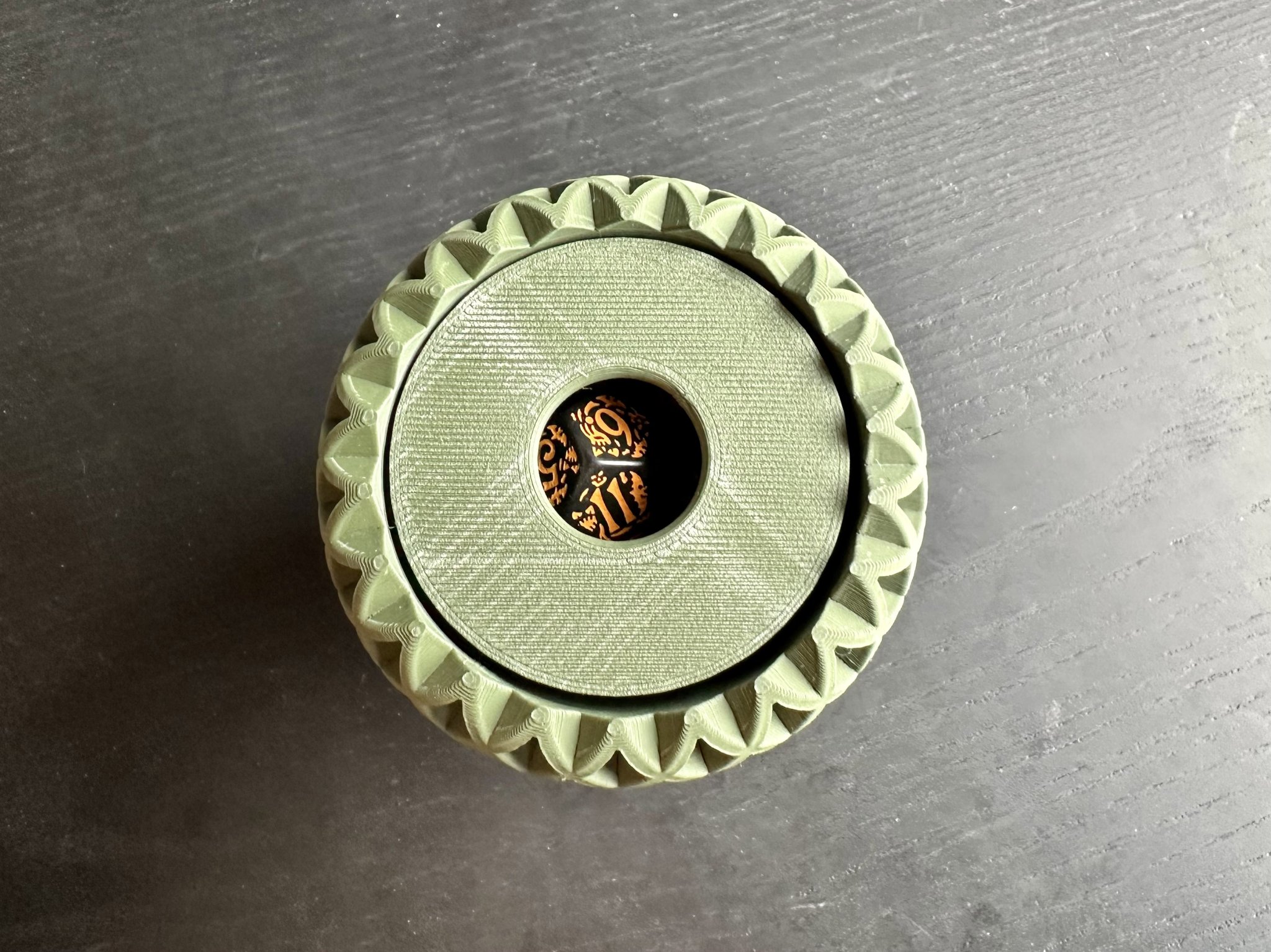 Tháp xúc xắc hình khối và nơi lưu trữ tiện dụng