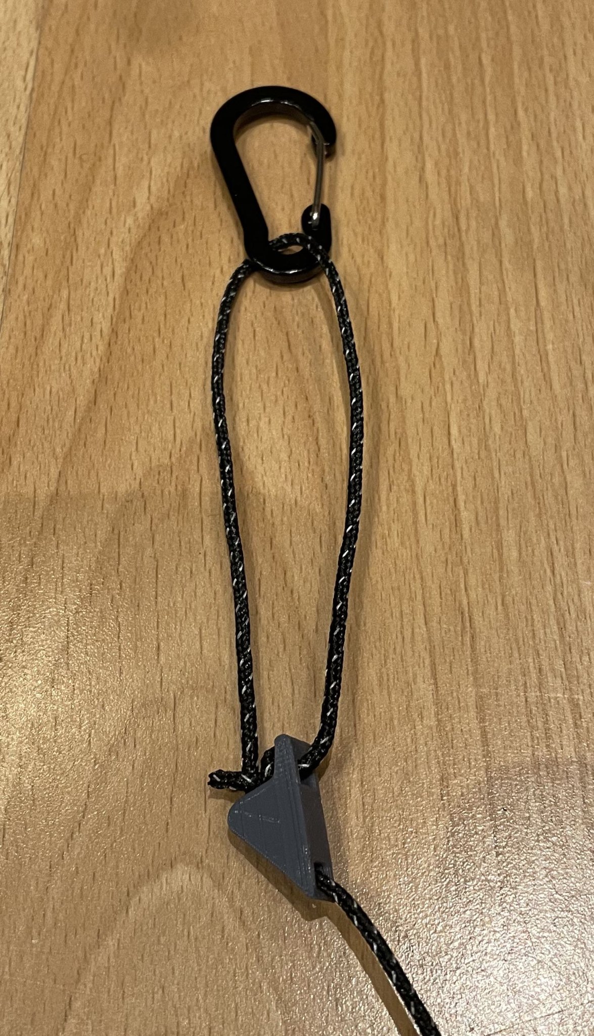 Công cụ điều chỉnh độ căng dây cho lều cắm trại