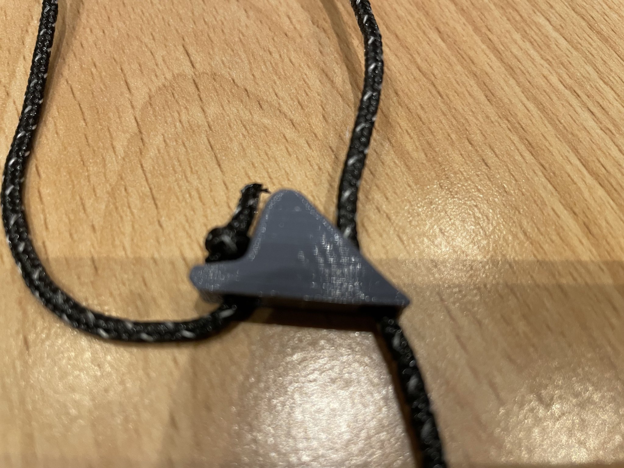 Công cụ điều chỉnh độ căng dây cho lều cắm trại