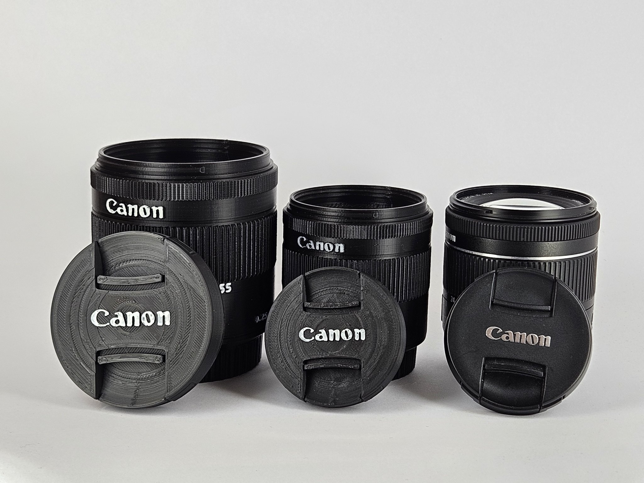 Hộp đựng ống kính Canon EF-S 18-55mm và giá đỡ bút