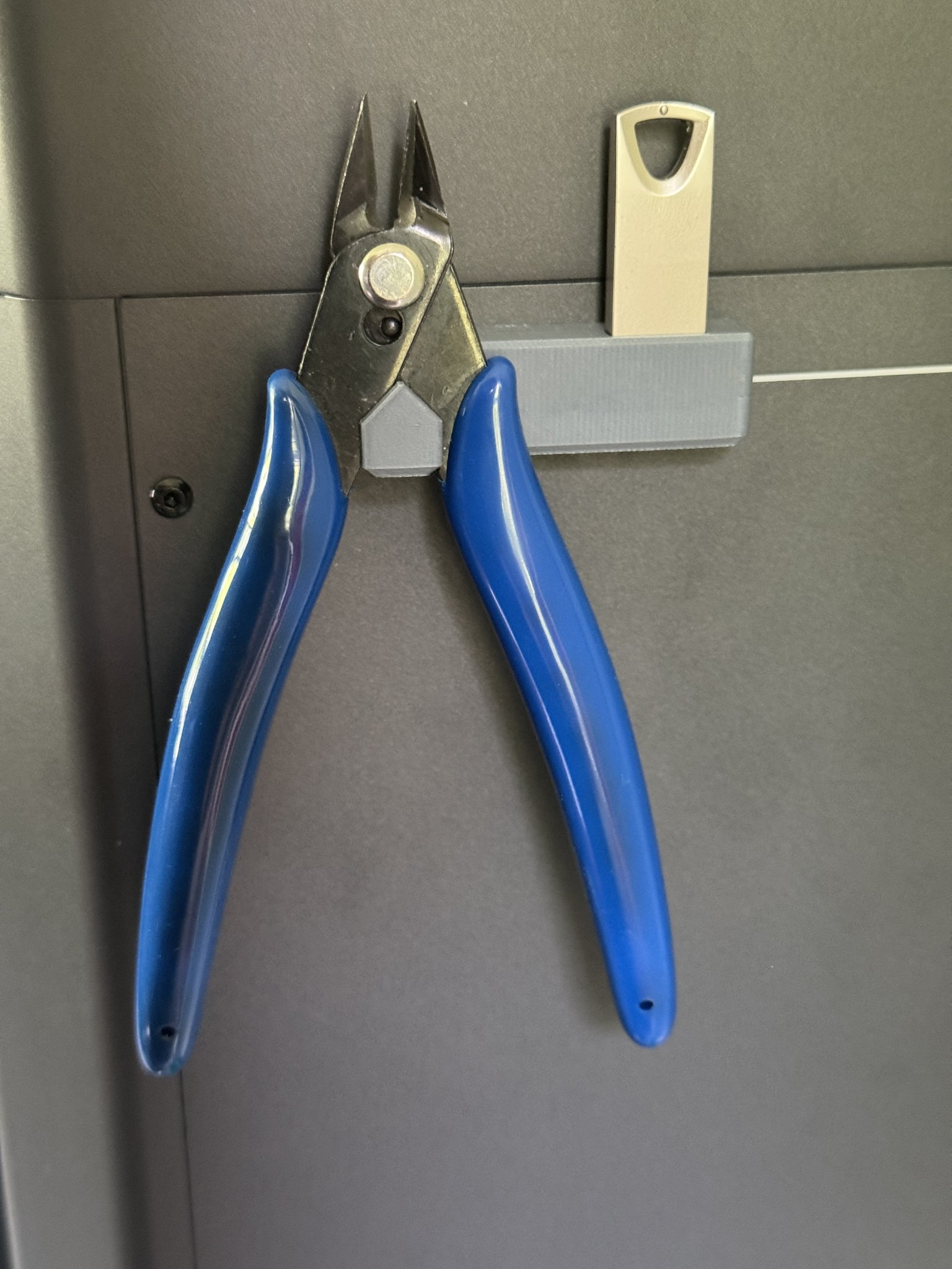 Giá đỡ từ tính cho cutter flush và USB cho Elegoo Centauri Carbon