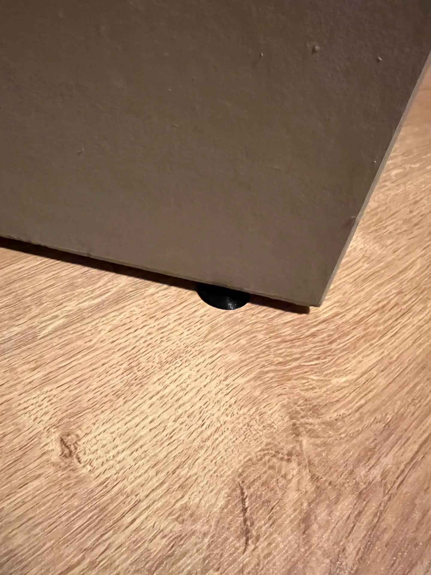 Giá đỡ cửa từ tính với lực hút và đẩy của nam châm