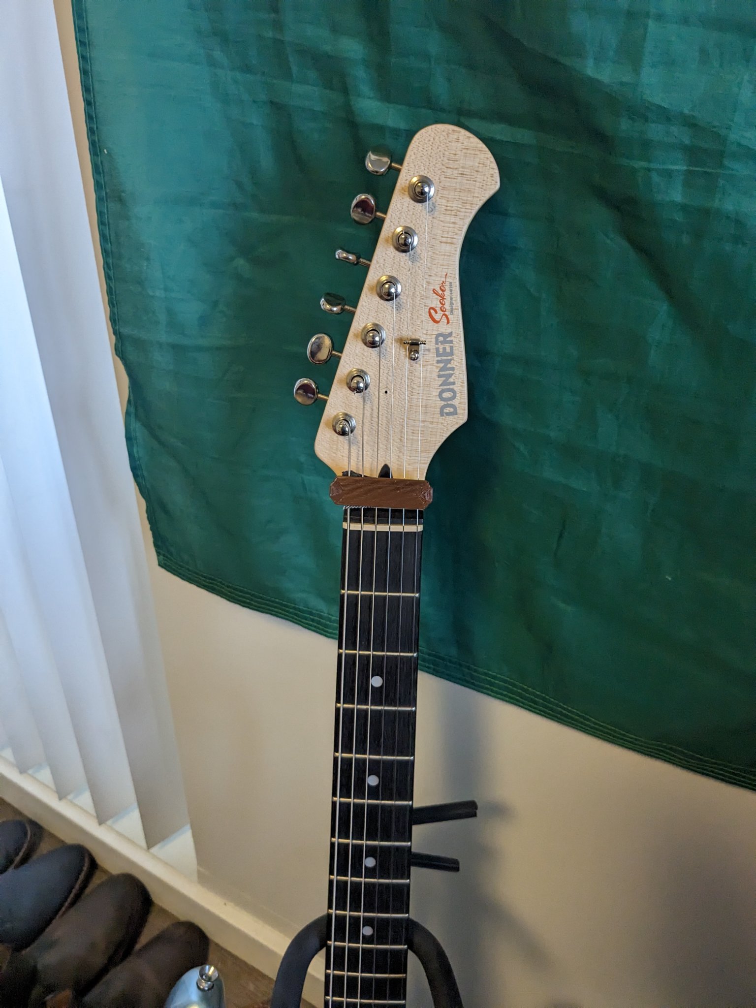 Bộ giảm âm dây đàn guitar dễ in 3D