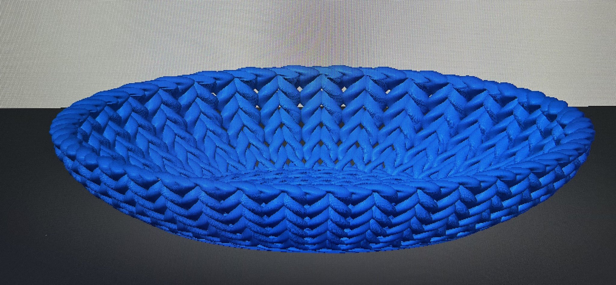 Bát oval đan lát làm điểm nhấn cho bàn cà phê