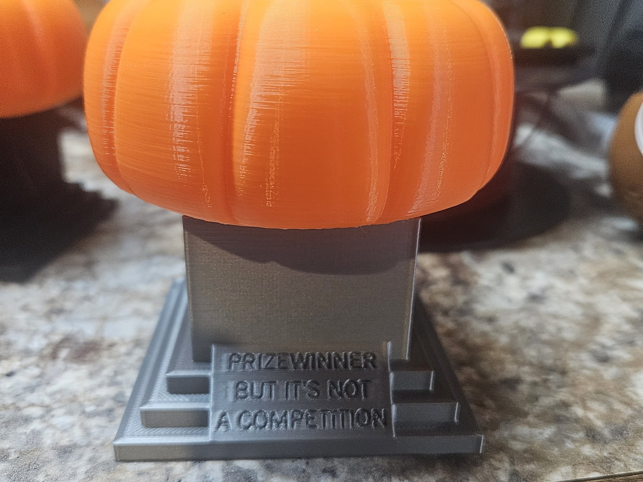 Giá đỡ cúp đơn giản với nhiều tùy chọn đỉnh