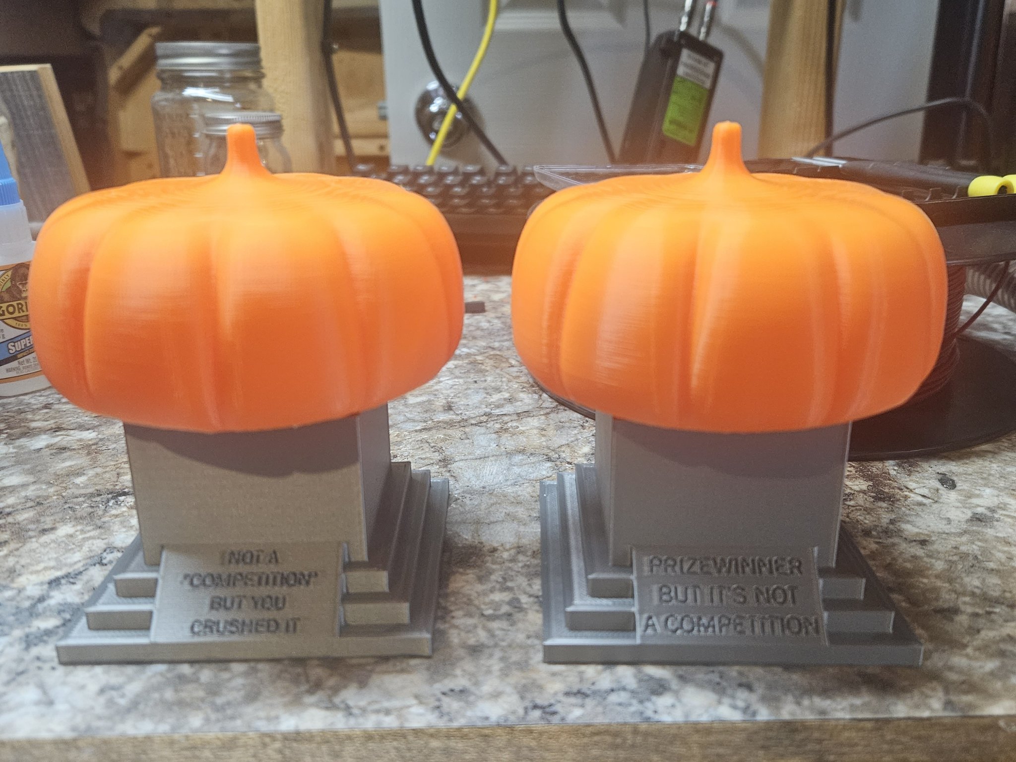 Giá đỡ cúp đơn giản với nhiều tùy chọn đỉnh