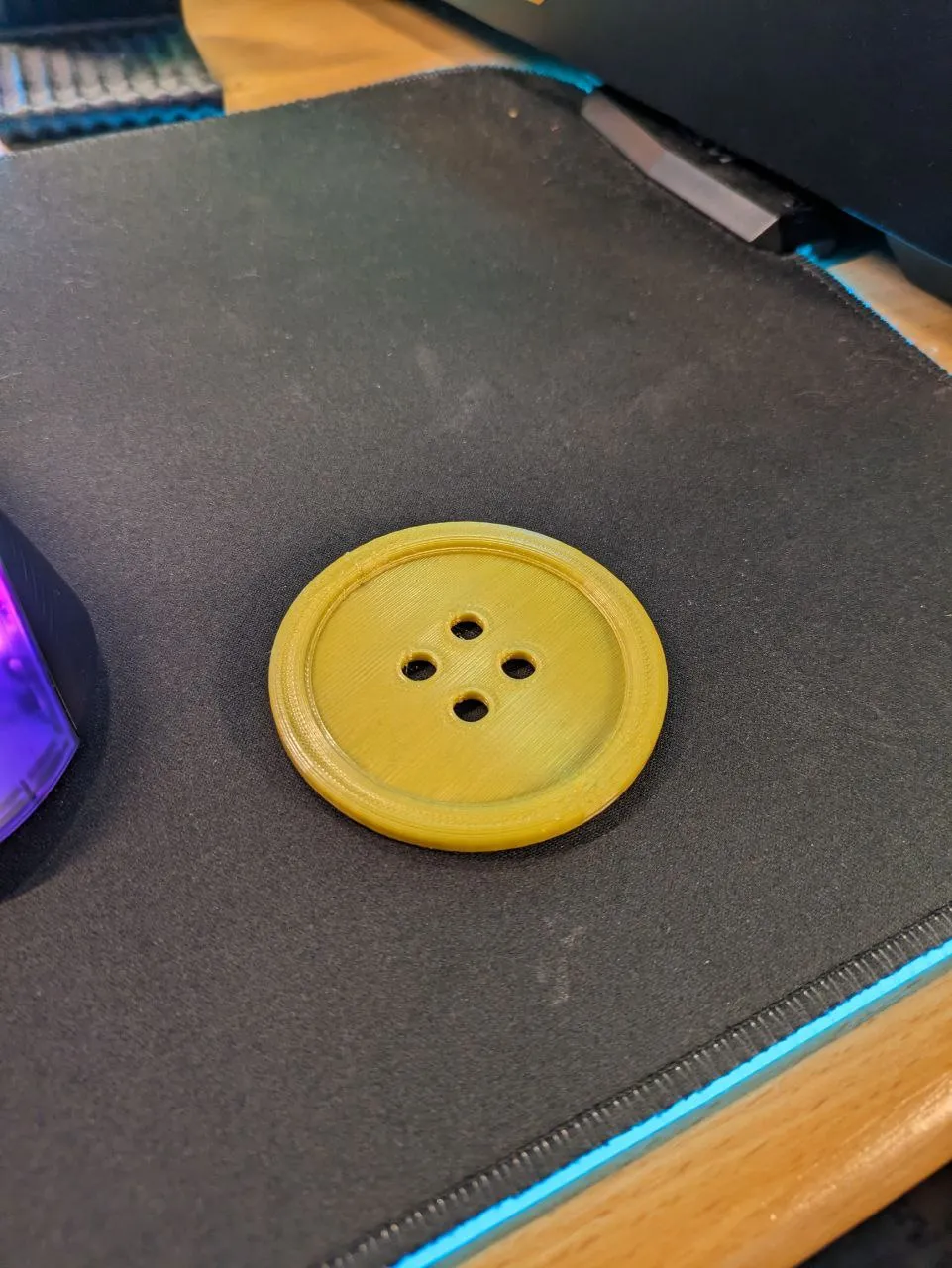 Giá đỡ ly thiết kế nút cho lon nước năng lượng 250ml