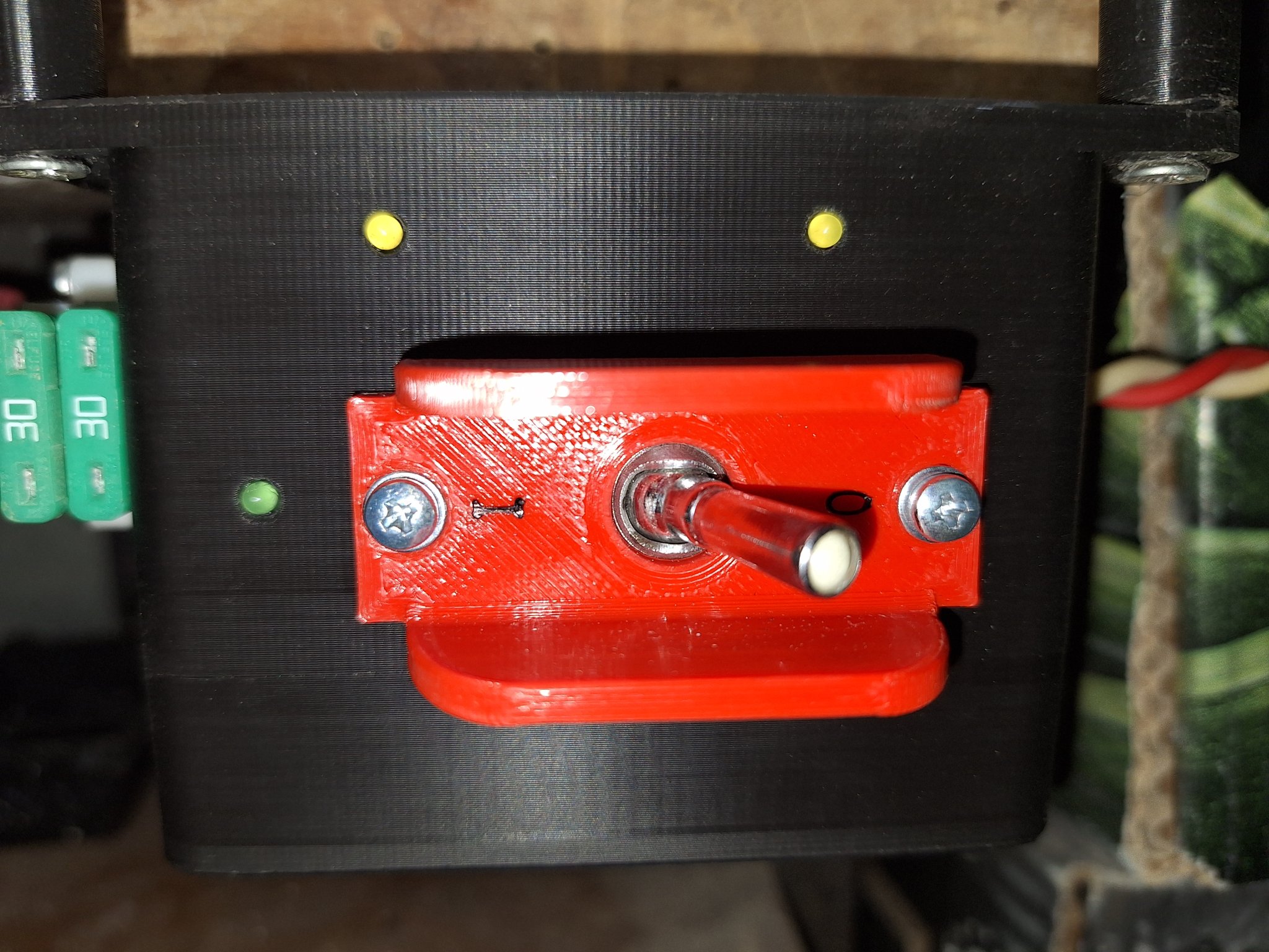 Nắp bảo vệ công tắc toogle thời Liên Xô