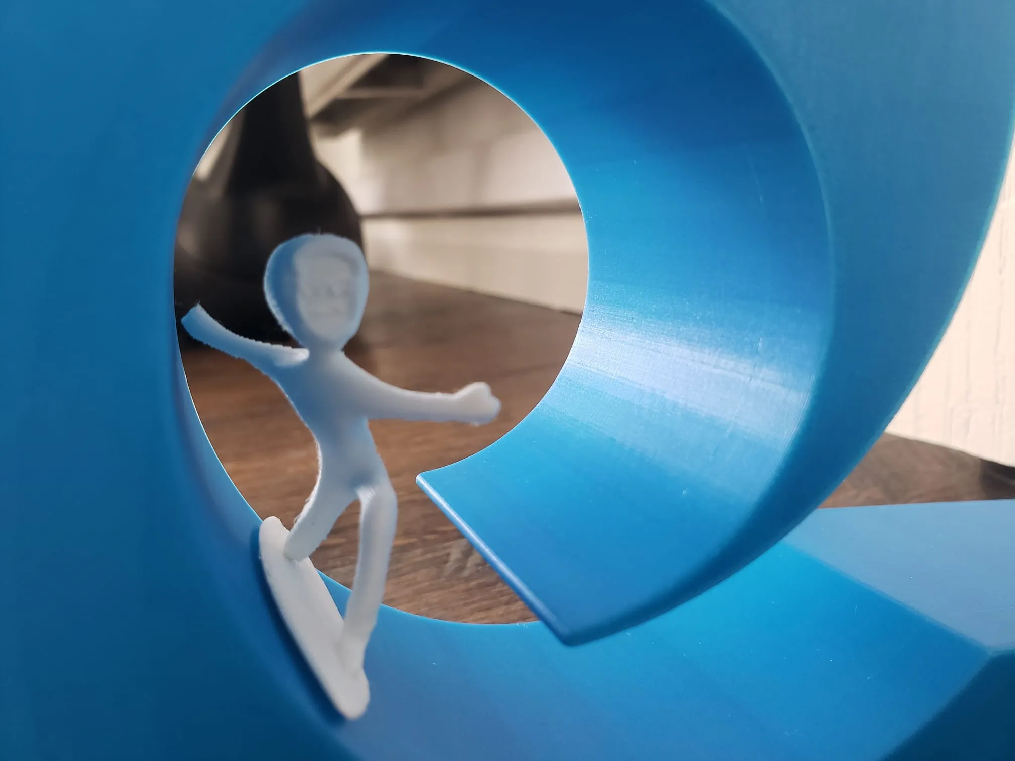 Prusawave - Giá đỡ cửa hình nhân vật lướt sóng Josef Prusa