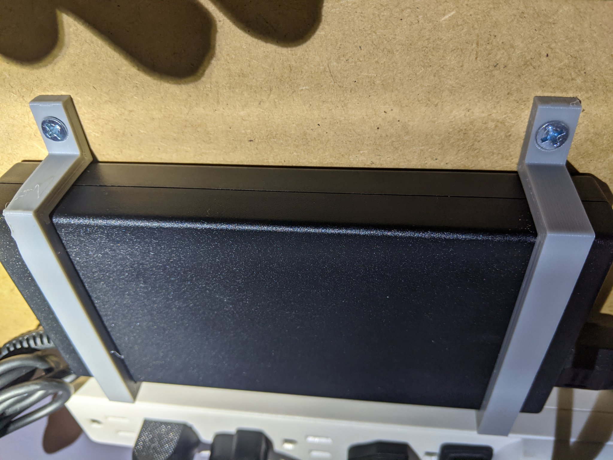 Giá đỡ nguồn điện dưới bàn cho Kensington SD5700T