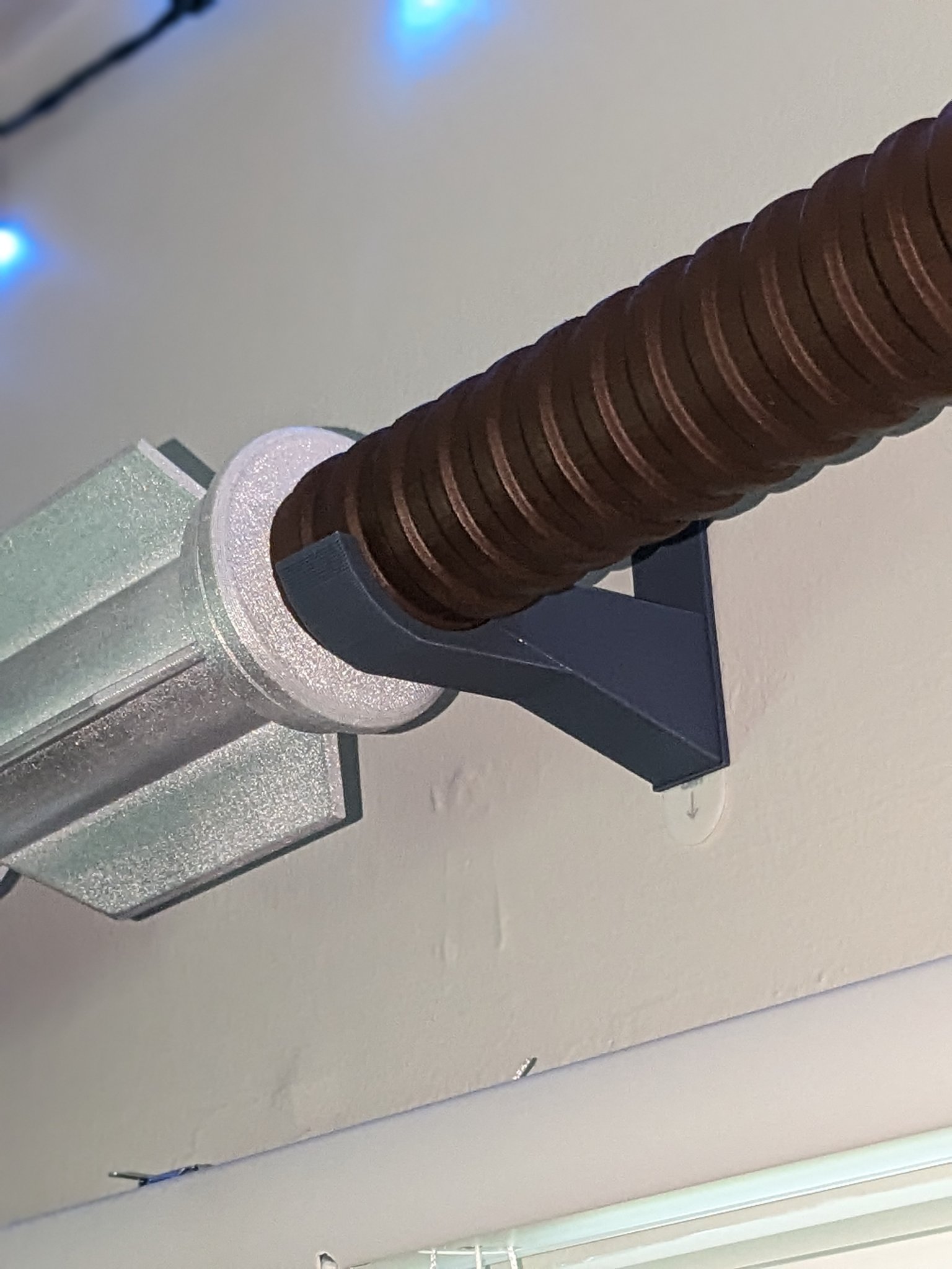 Giá đỡ tường cho gậy chỉ huy Tusken Raider