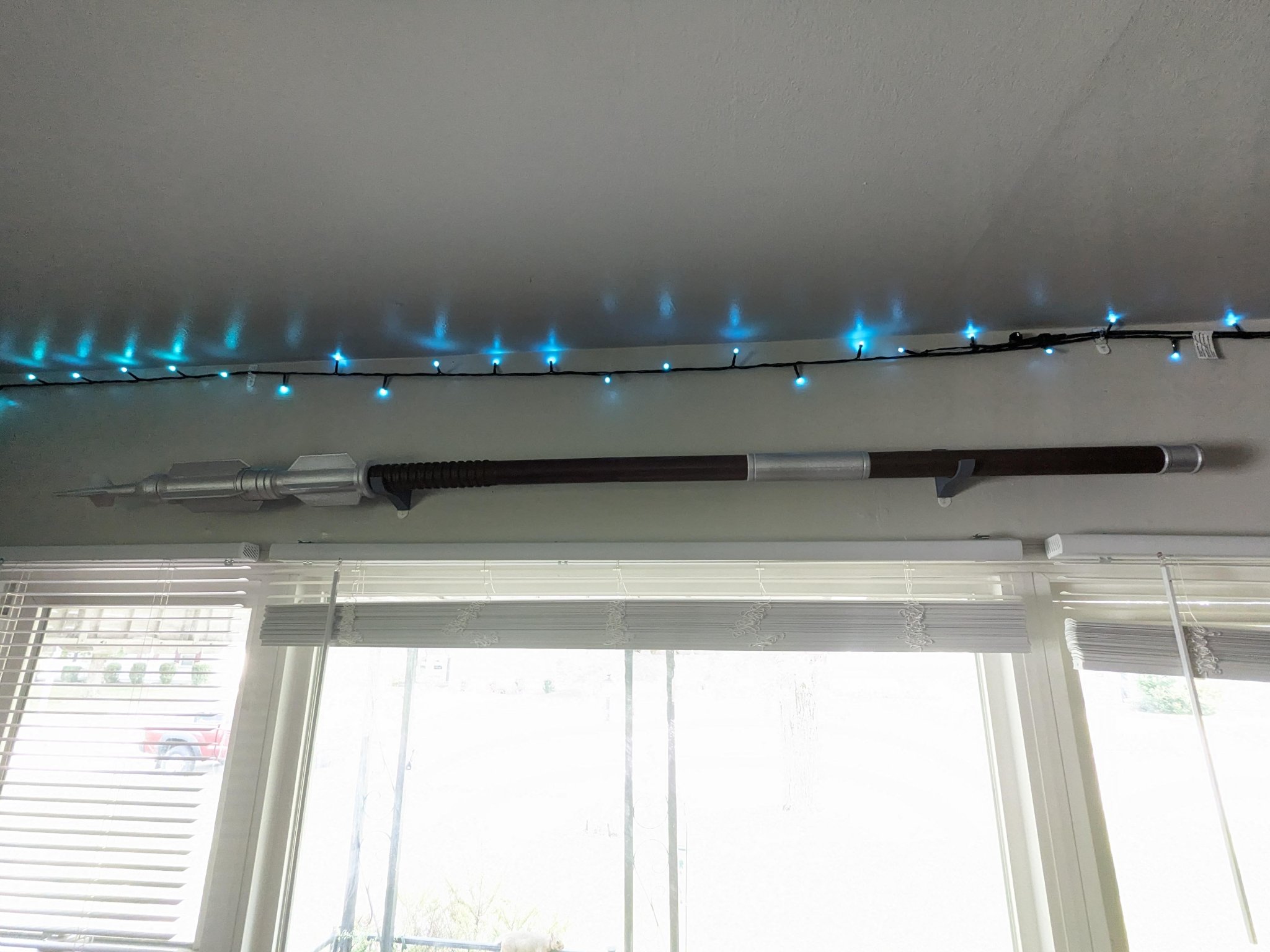 Giá đỡ tường cho gậy chỉ huy Tusken Raider