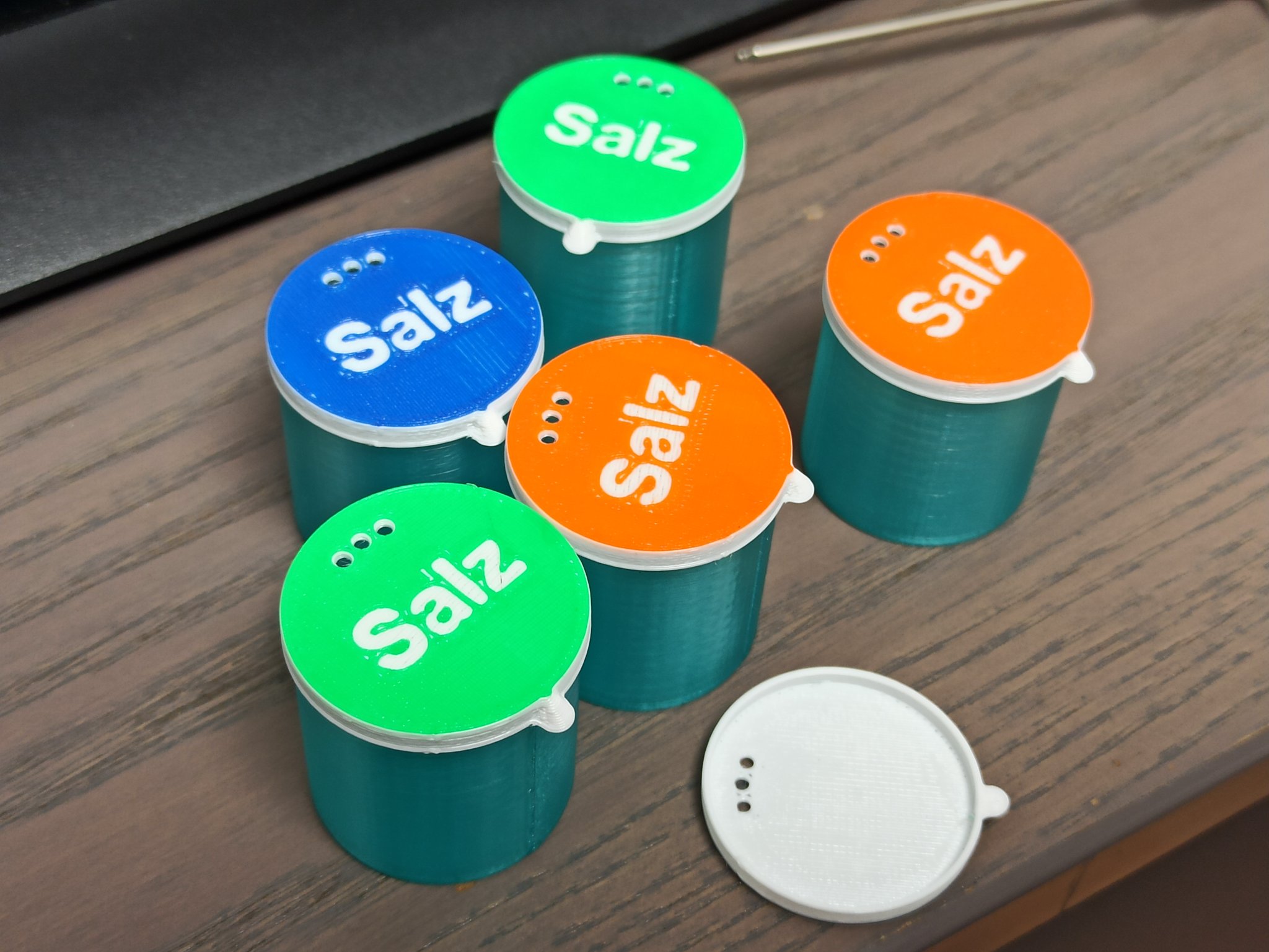 Giá đựng muối nhỏ cho bàn ăn sáng