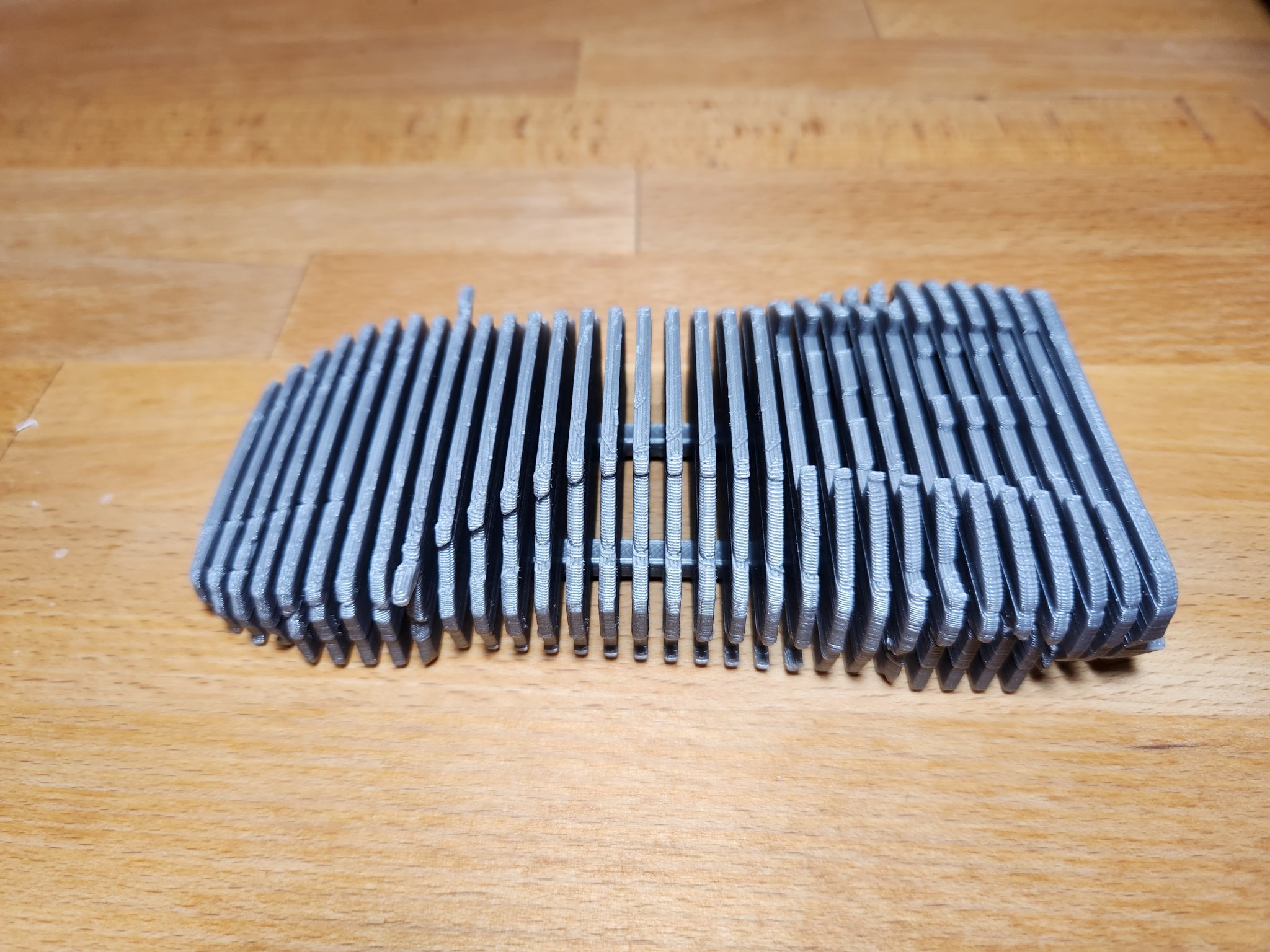 Tác phẩm điêu khắc ô tô cắt lát phong cách low poly thập niên 90