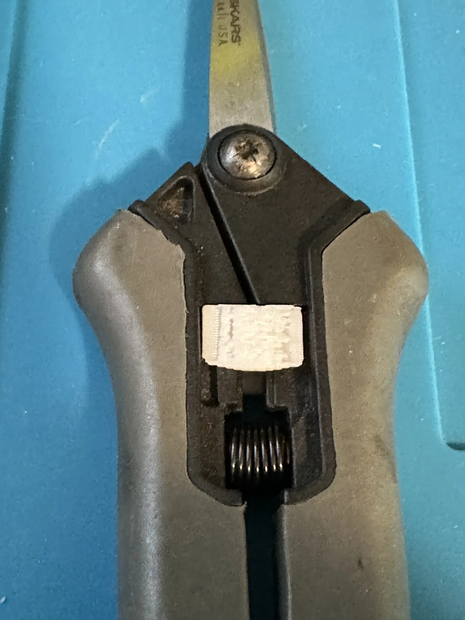 Khóa thay thế cho kéo Fiskars Mirco-Tip