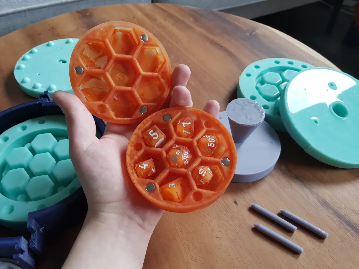 Hộp lưu trữ xúc xắc và bộ dụng cụ tạo khuôn silicone