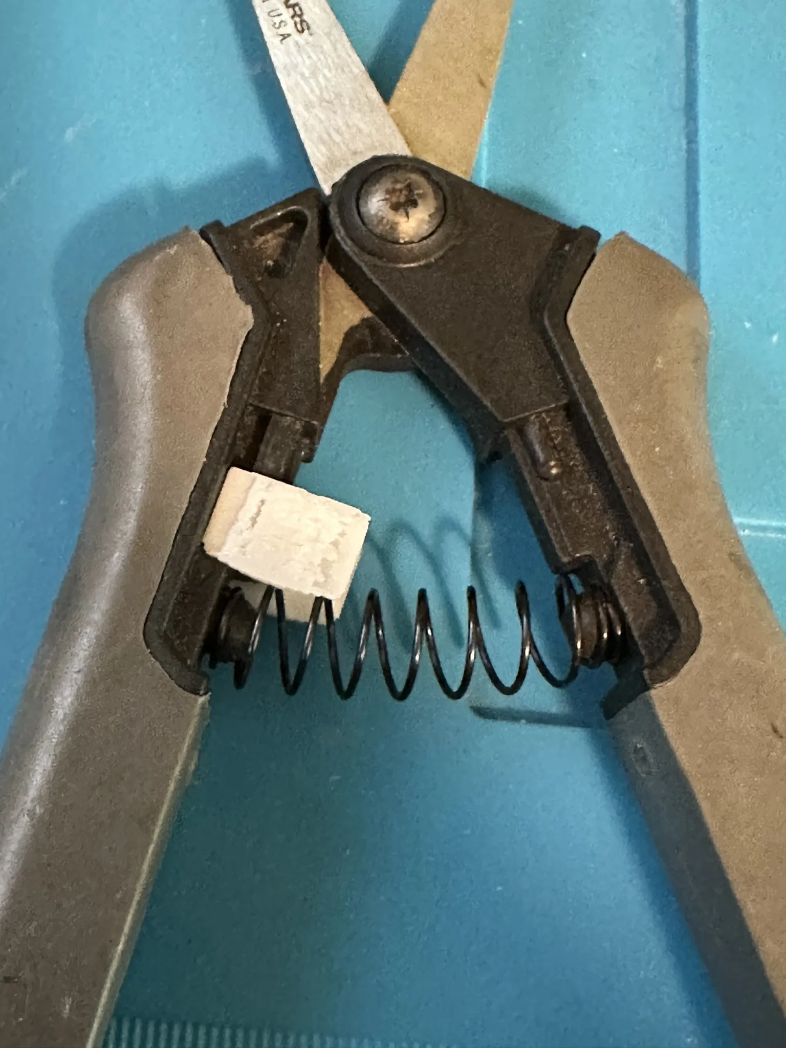 Khóa thay thế cho kéo Fiskars Mirco-Tip