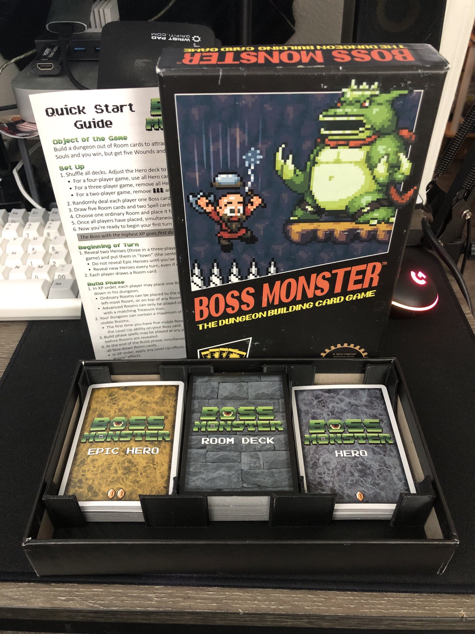Khay thẻ bài Boss Monster in một khối thay thế