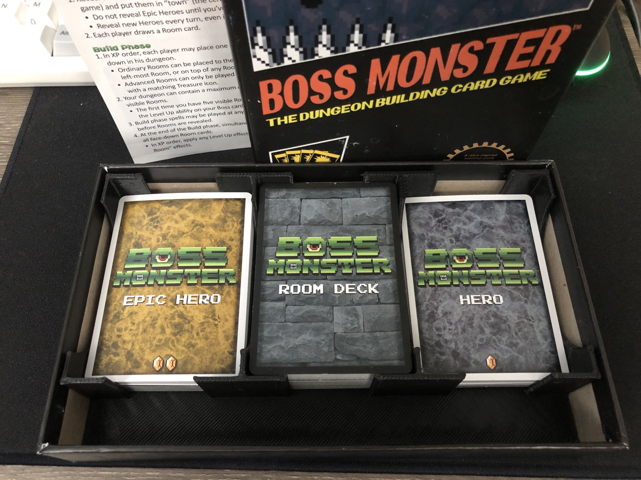 Khay thẻ bài Boss Monster in một khối thay thế