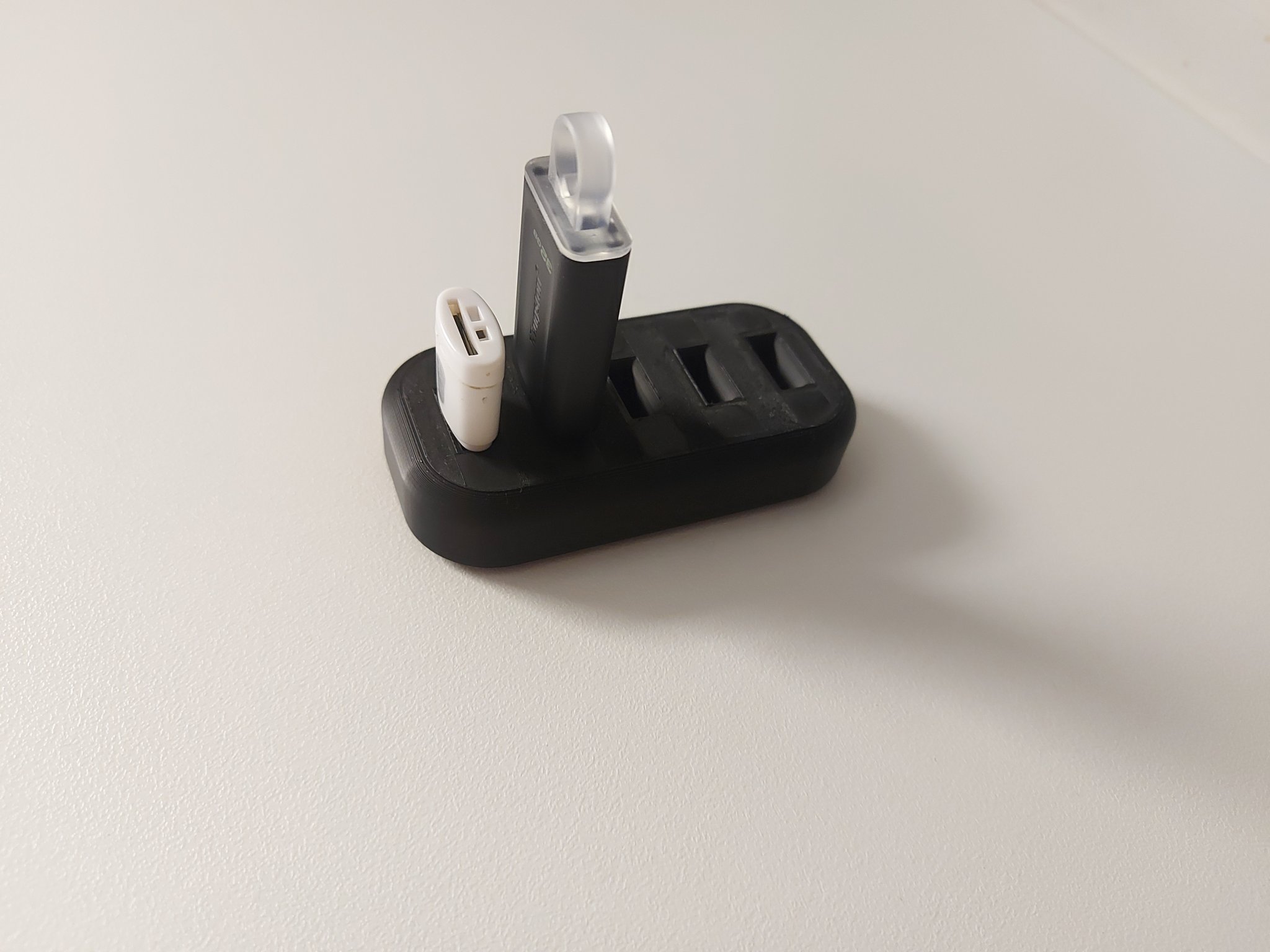 Giá đỡ thiết bị USB đơn giản và tiện lợi