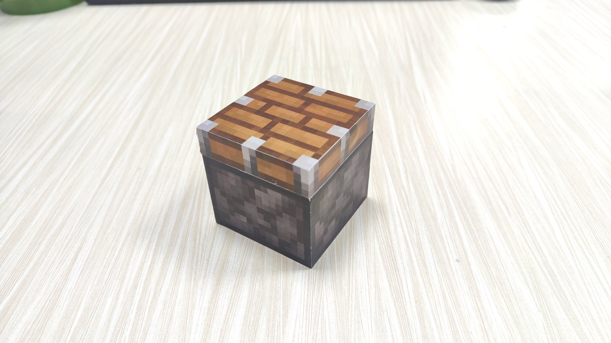 Mô hình giá đỡ điện thoại bằng piston trong Minecraft
