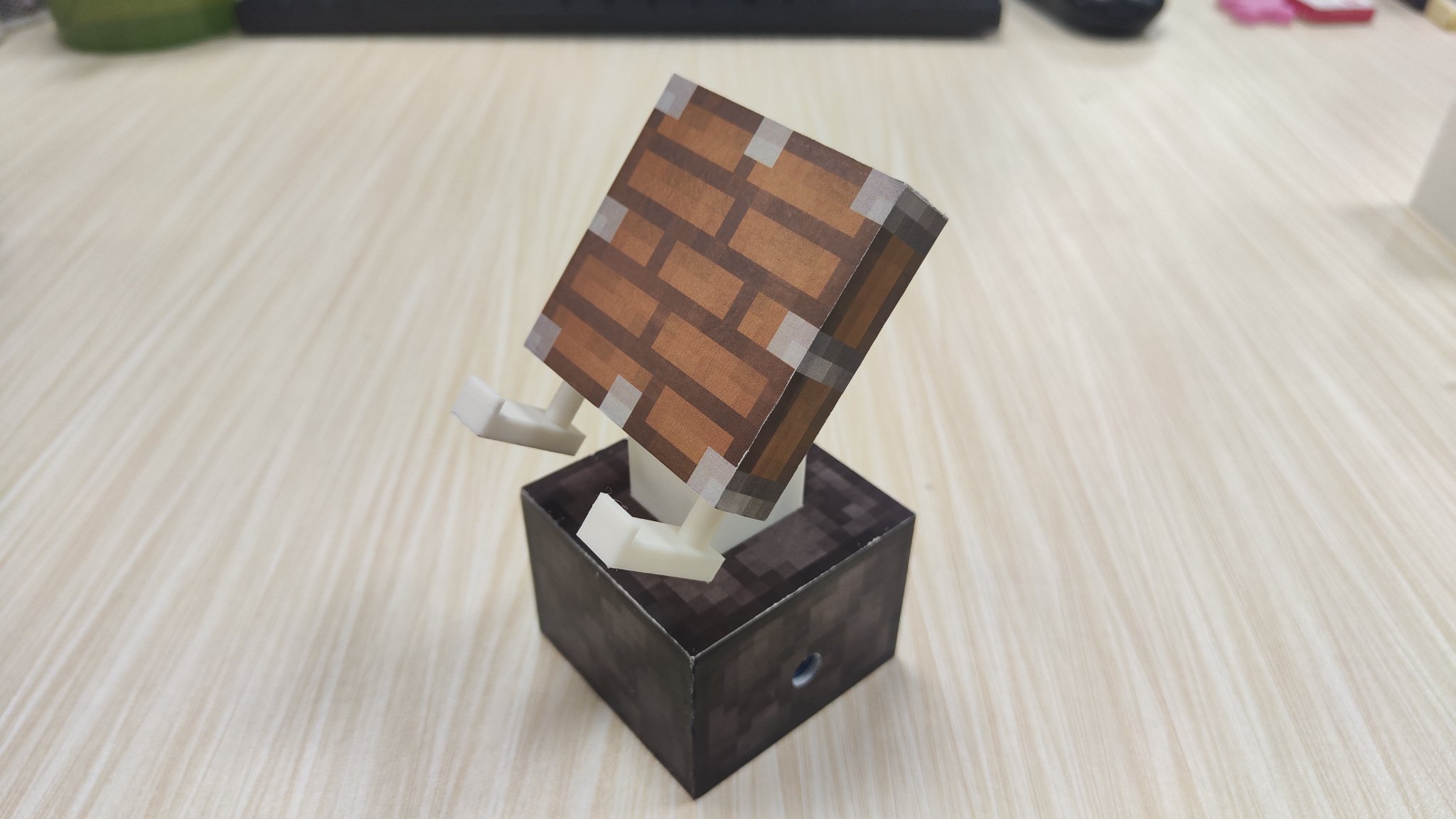 Mô hình giá đỡ điện thoại bằng piston trong Minecraft