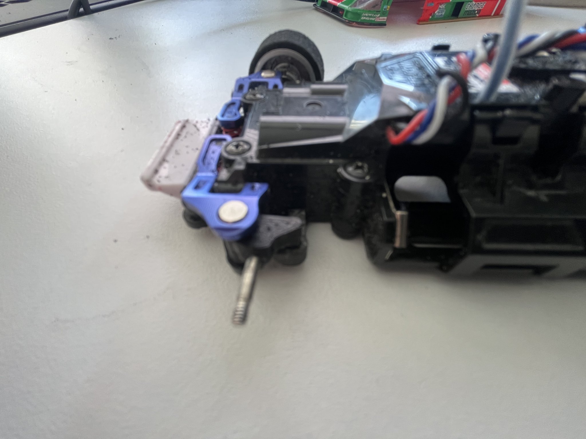 Cần điều khiển Mini Z MR03 với góc nghiêng 1,5° "Bất khả xâm...