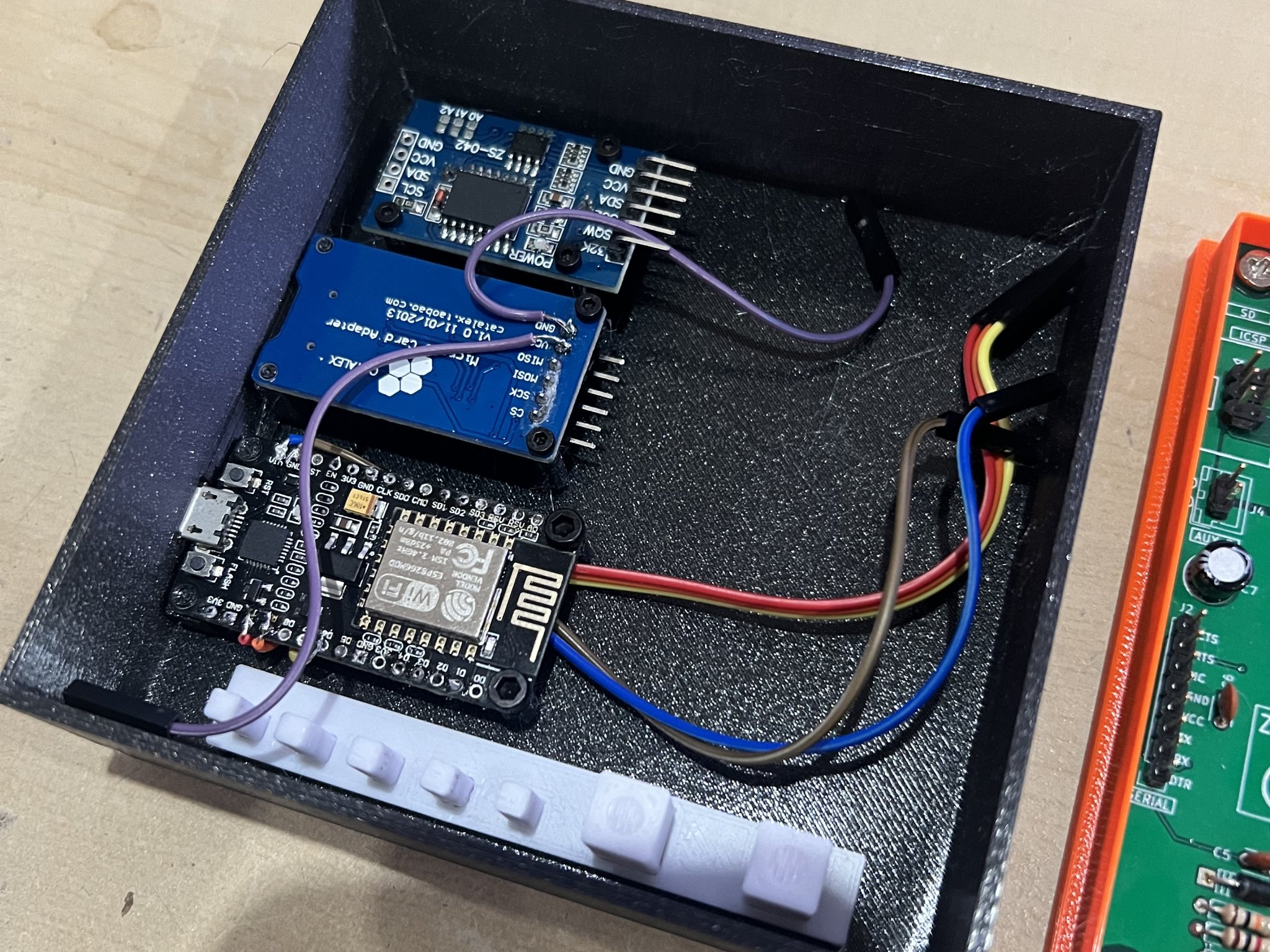 Hộp đựng cho dự án Z80-MBC2 từ Just4Fun