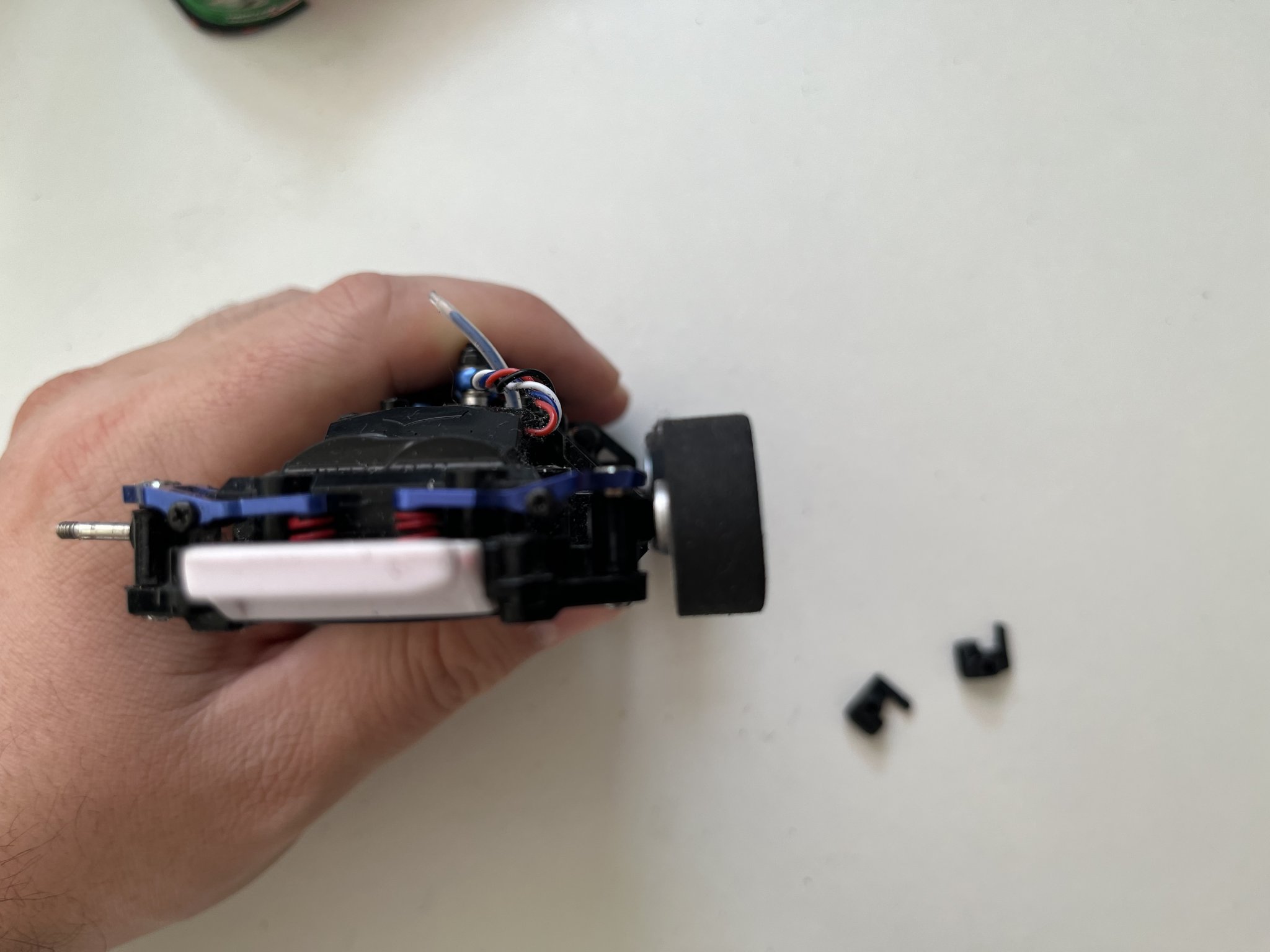 Cần điều khiển Mini Z MR03 với góc nghiêng 1,5° "Bất khả xâm...