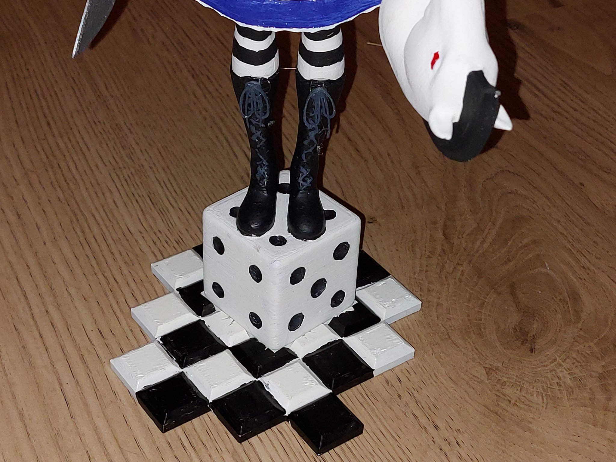 Giá đỡ lớn cho mô hình Alice trên xúc xắc