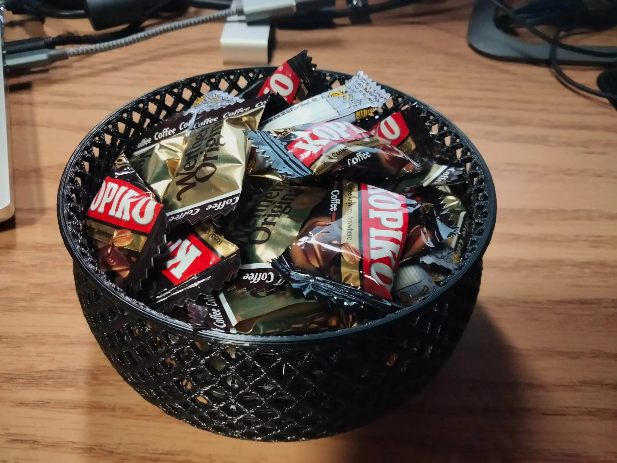 Bát lưới có nắp để đựng kẹo và đồ vật nhỏ