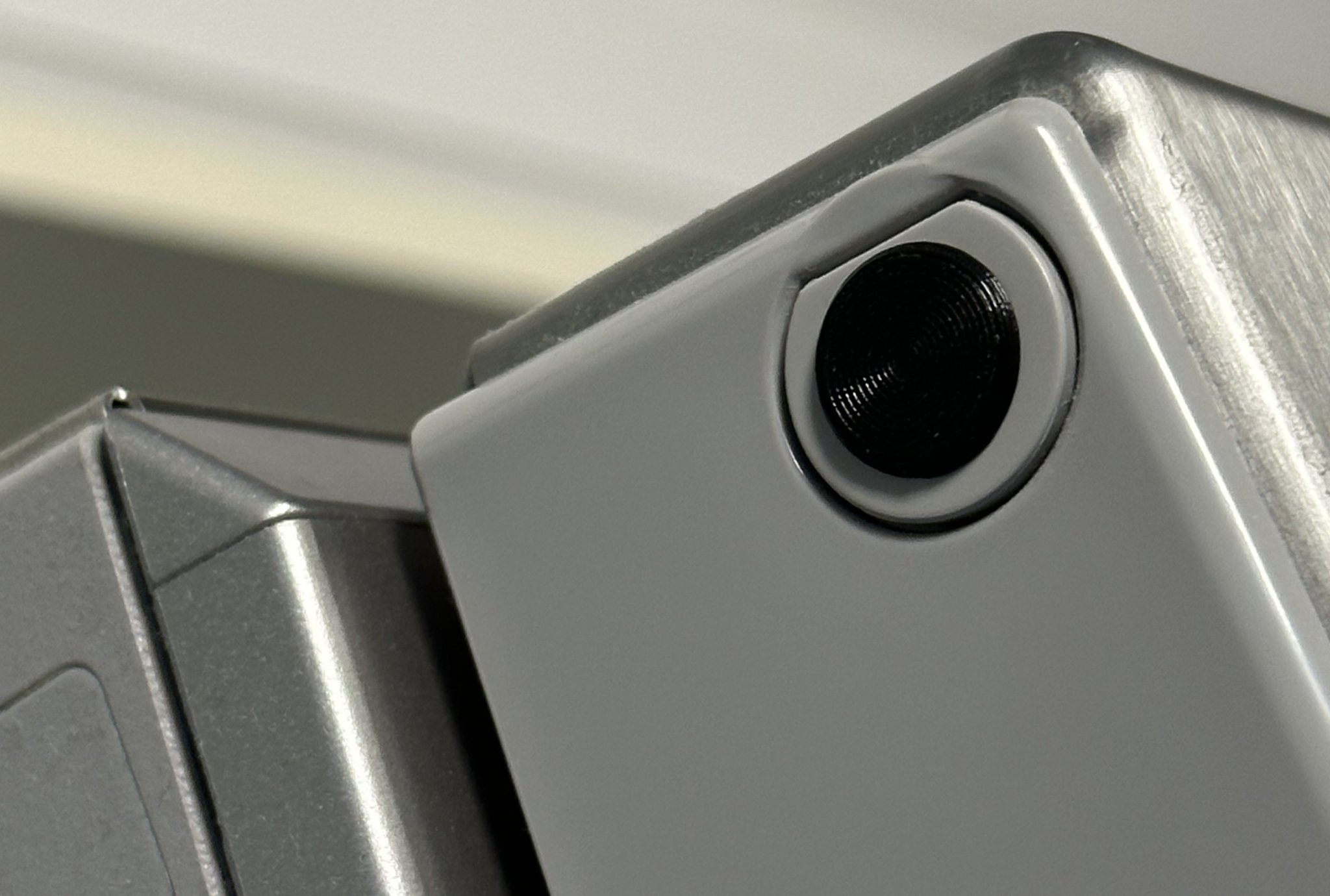 Nắp che lỗ bản lề cho cửa tủ lạnh Miele