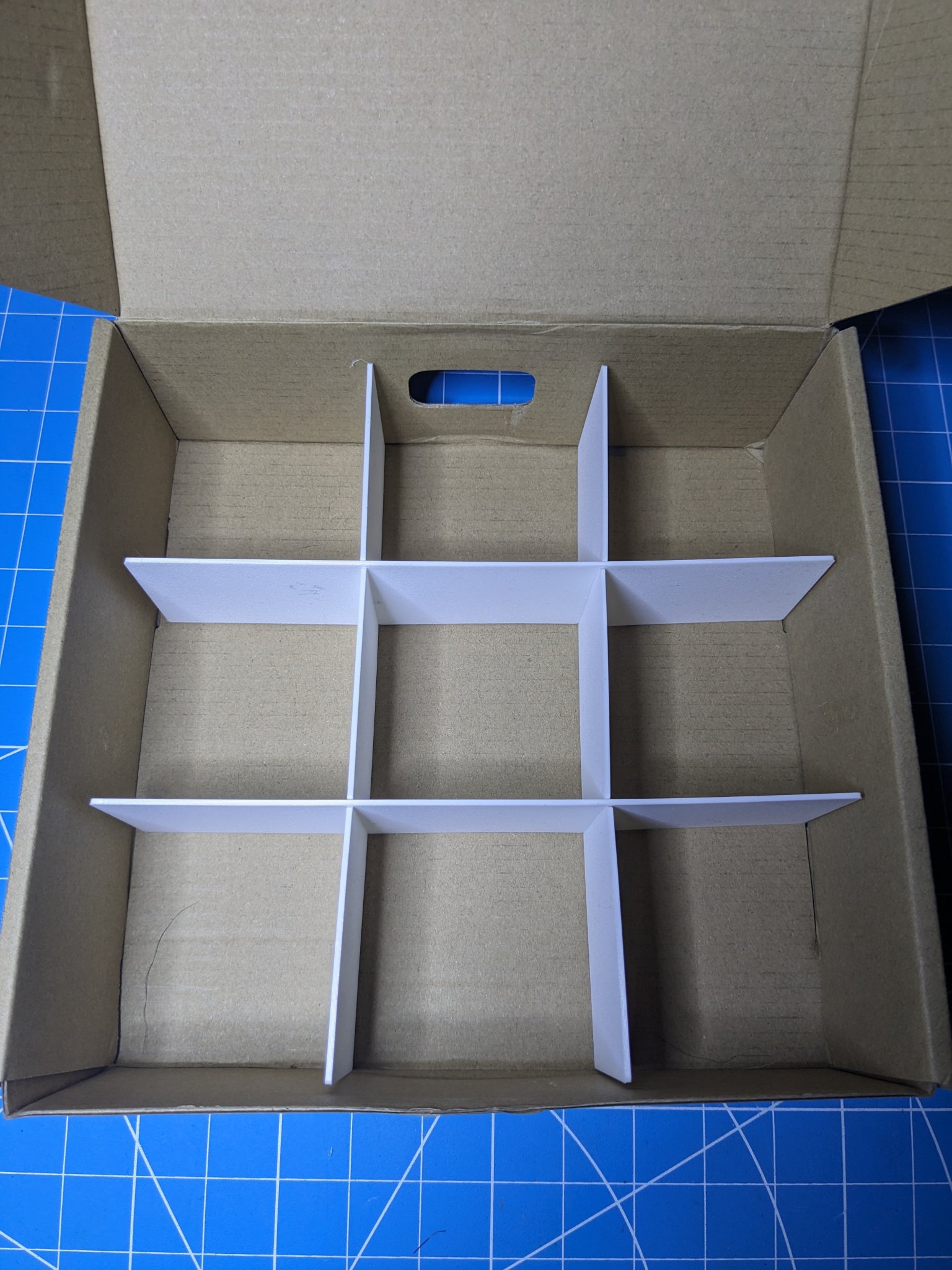 Hộp lưu trữ filament rỗng với 3 ngăn chia