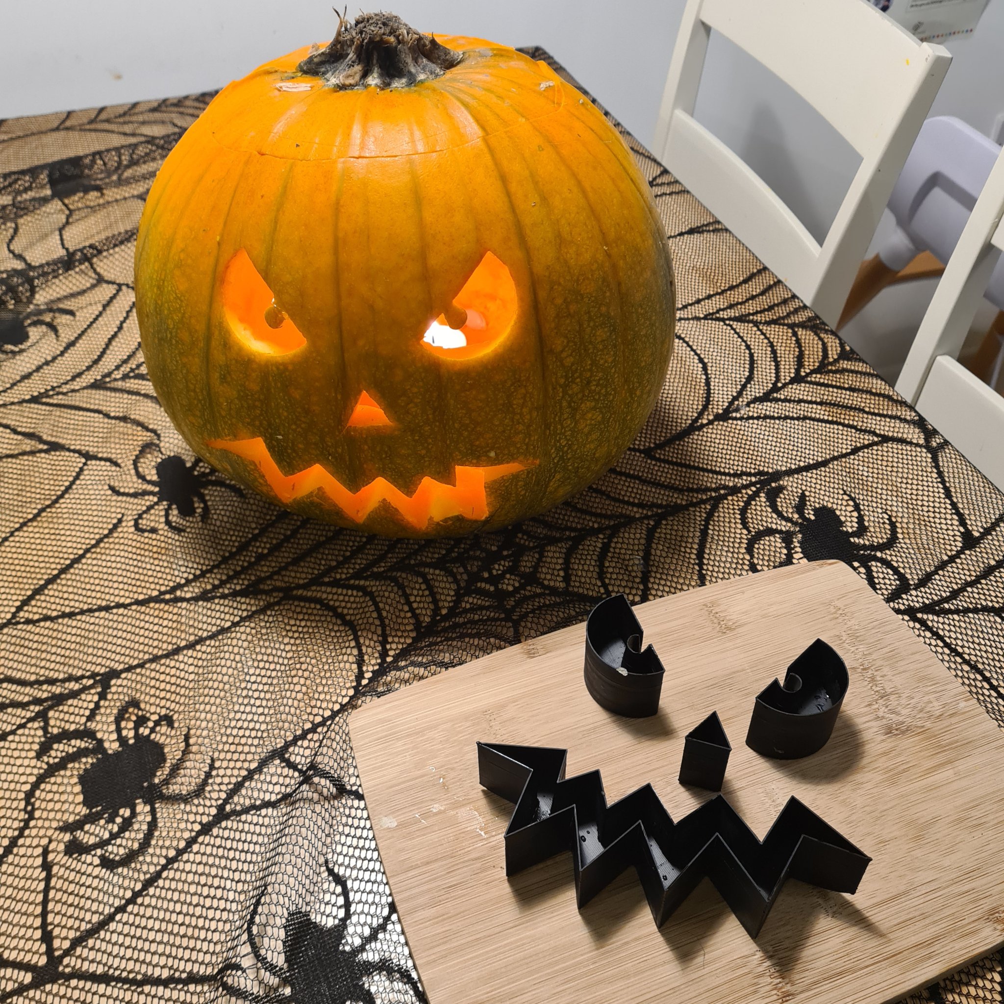 Công cụ cắt và đóng dấu bí ngô Halloween