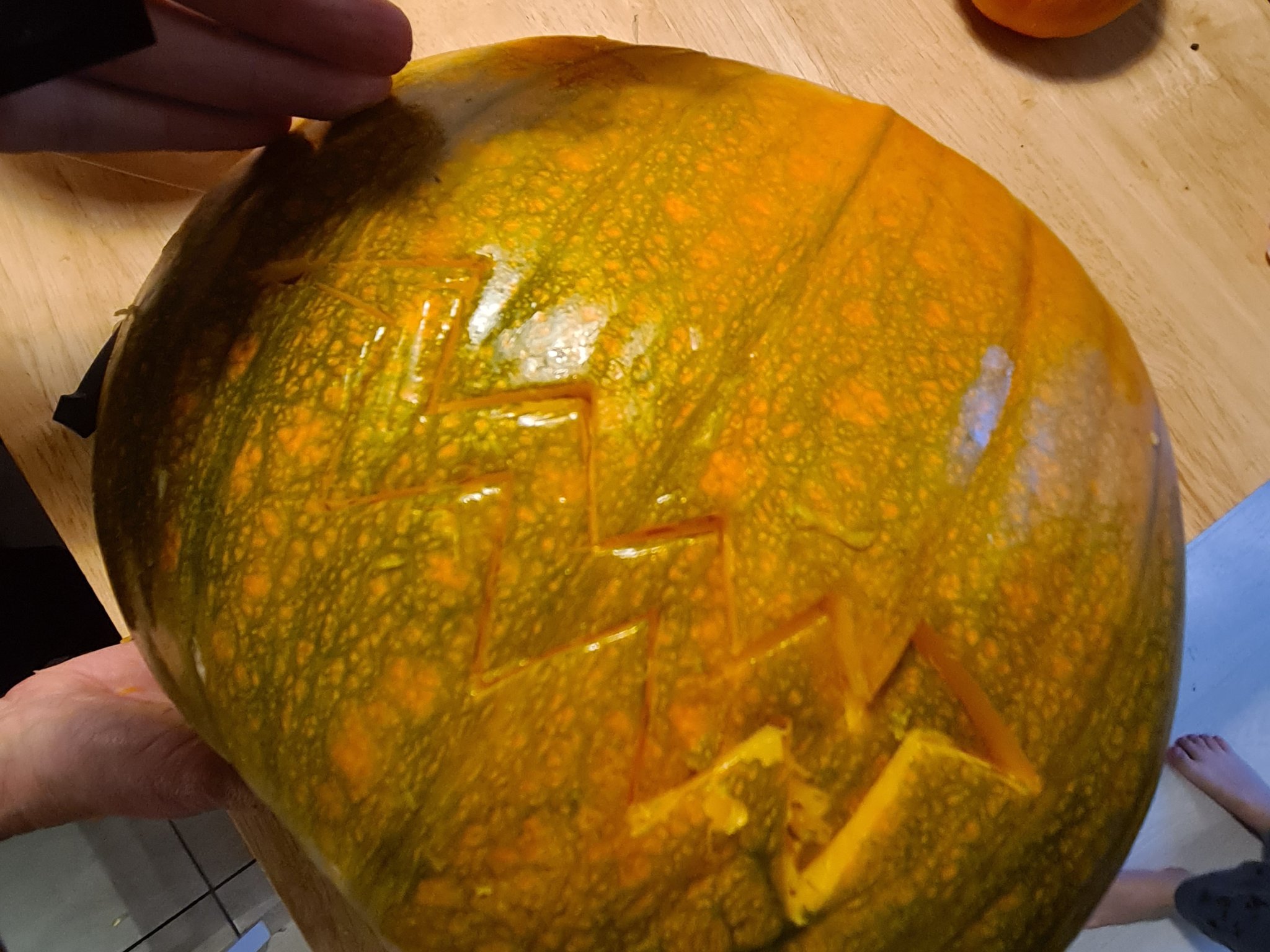 Công cụ cắt và đóng dấu bí ngô Halloween