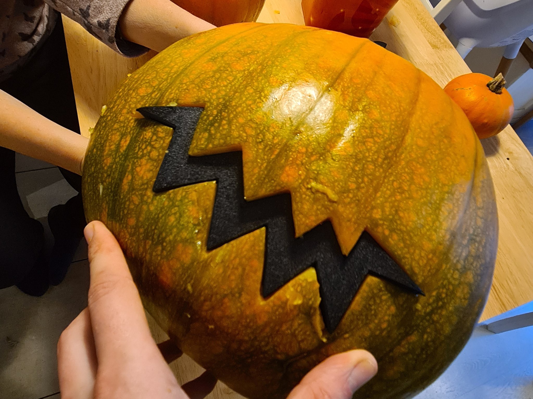 Công cụ cắt và đóng dấu bí ngô Halloween