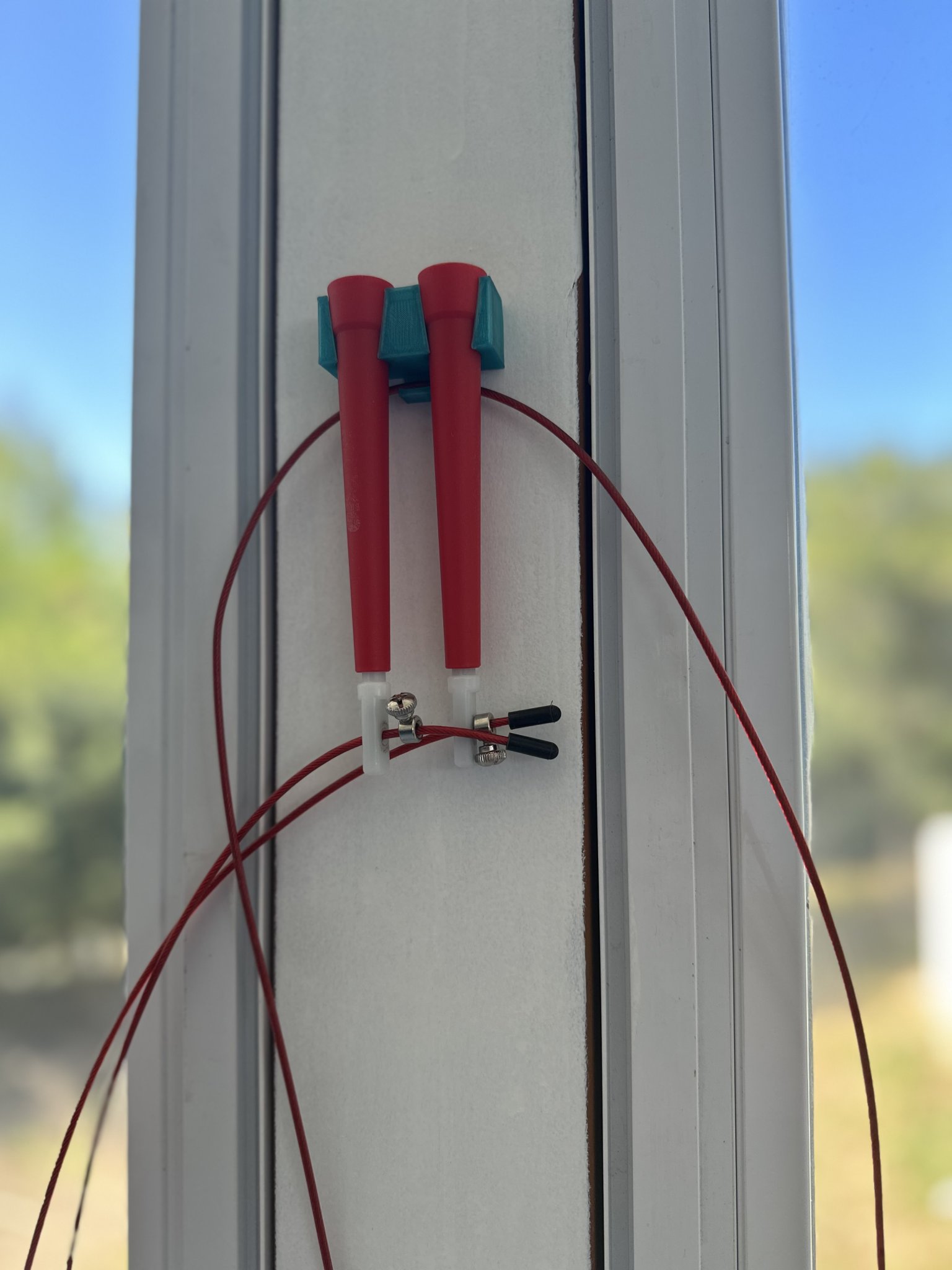 Giá treo dây nhảy tiện lợi cho không gian sống