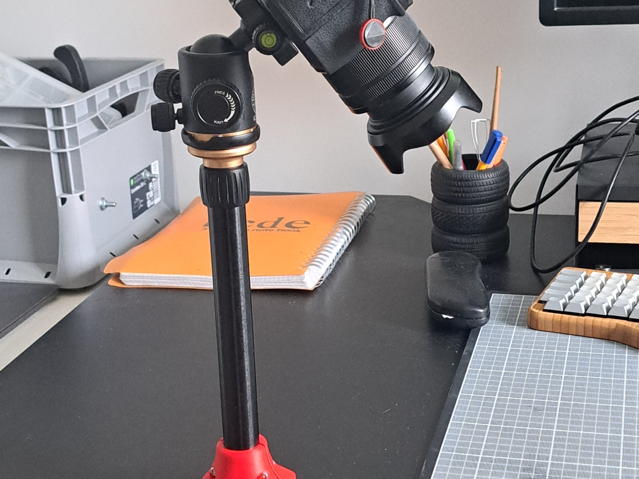 Đế kẹp ống gắn chắc chắn vào bàn