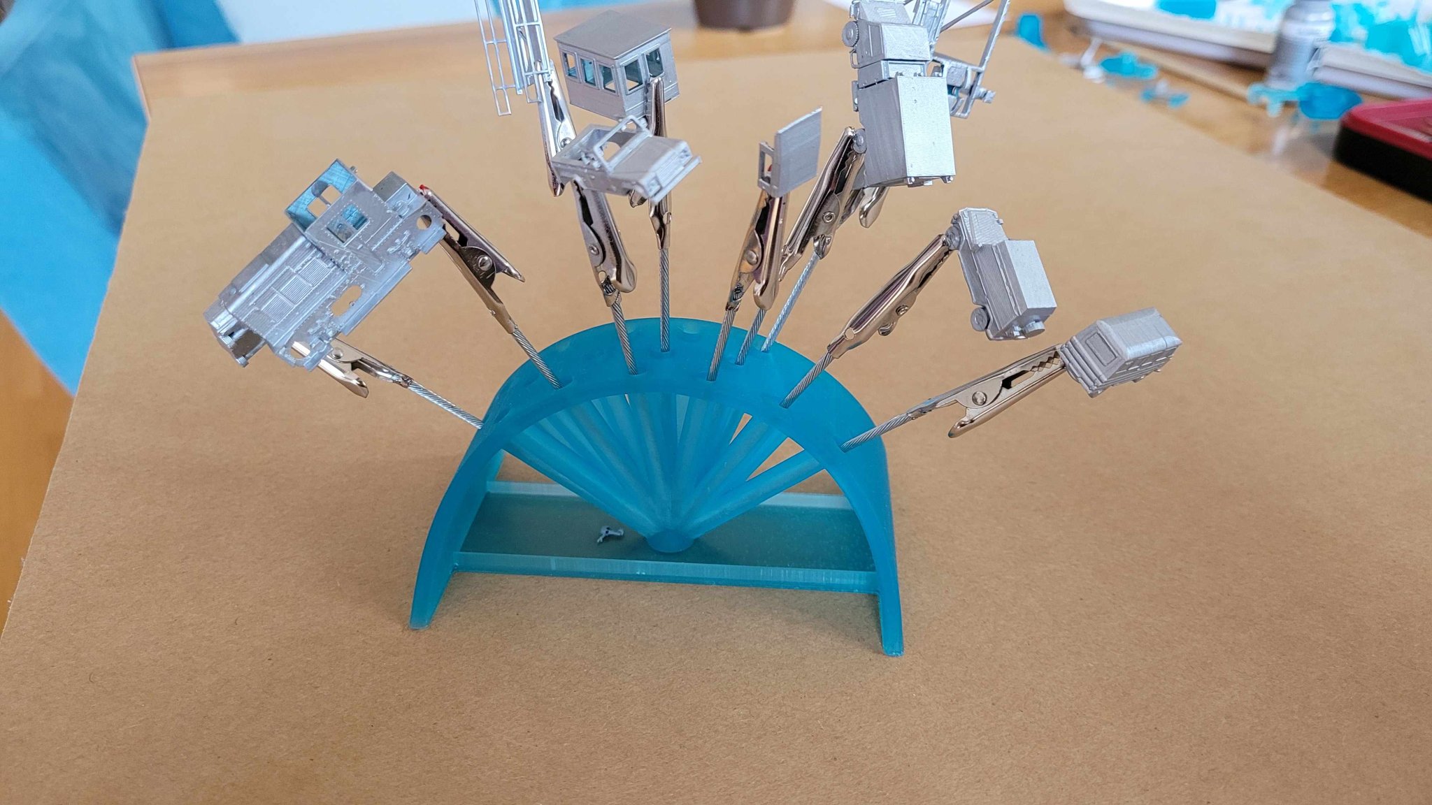 Giá đỡ kẹp cá sấu cho việc sơn và phơi khô đồ nhỏ