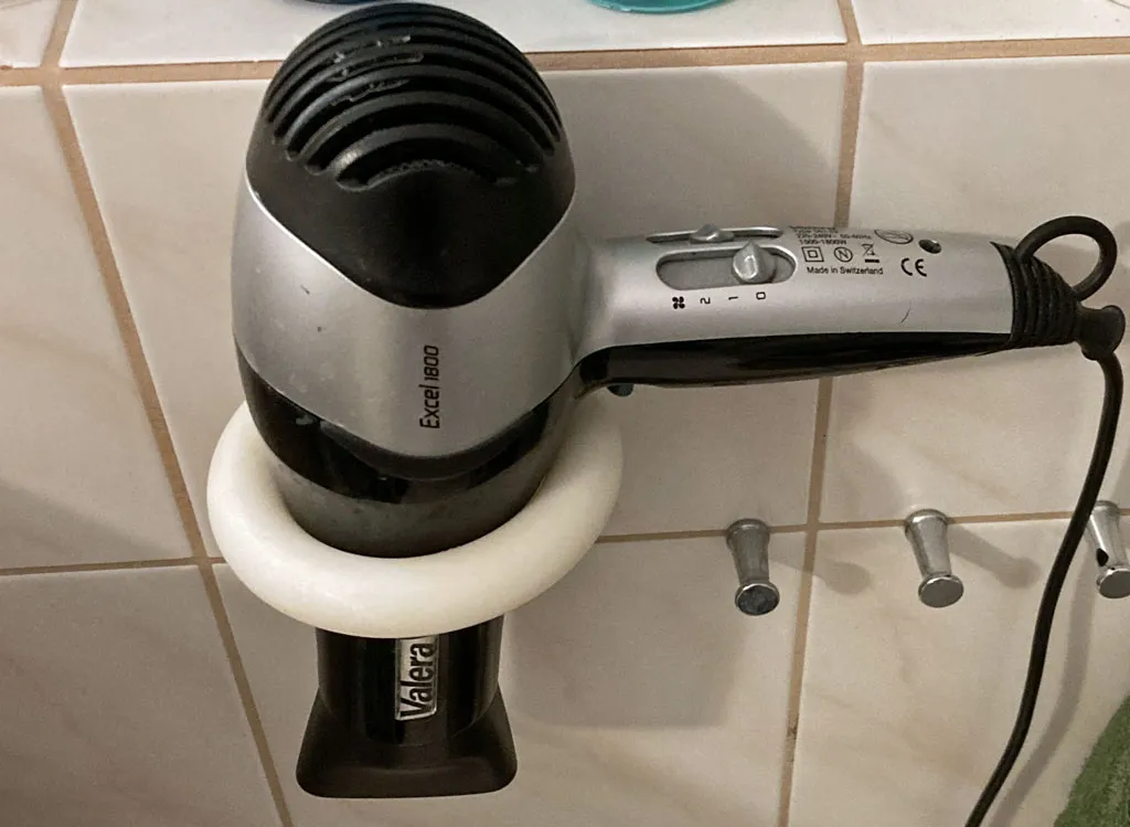 Giá đỡ máy sấy tóc cho phòng tắm