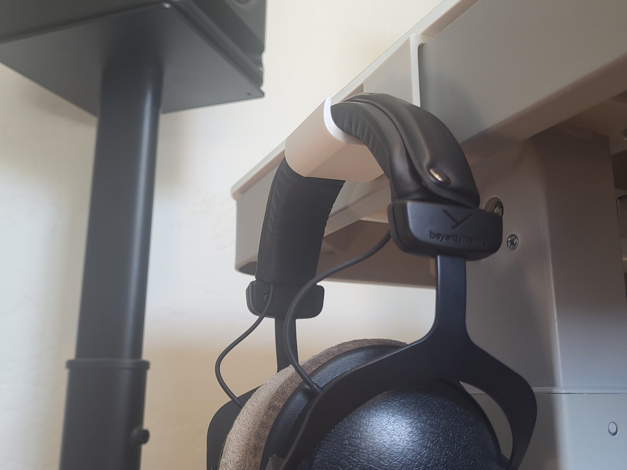 Giá đỡ tai nghe đơn giản cho bàn làm việc