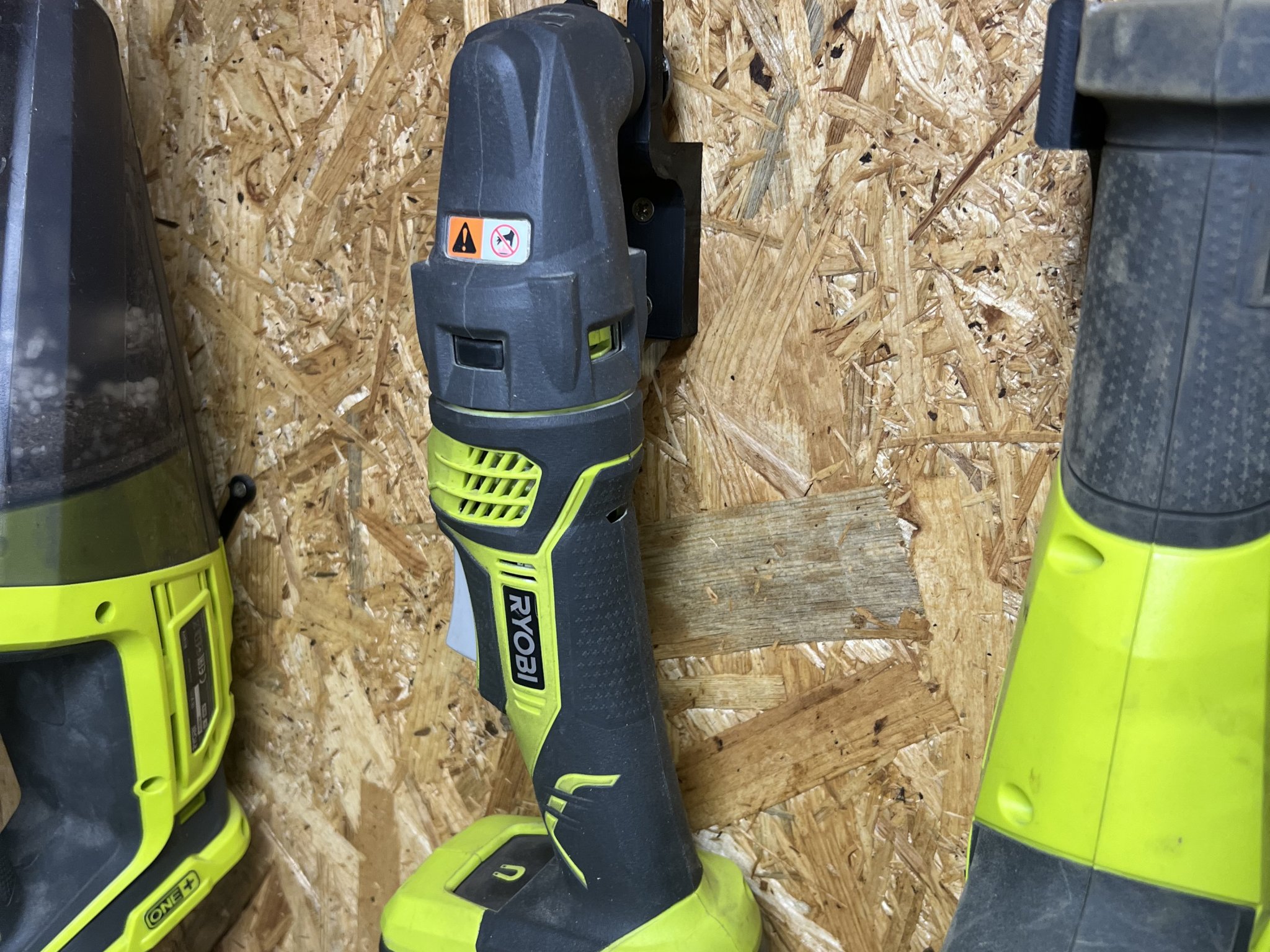 Giá đỡ tường đa năng Ryobi 18V