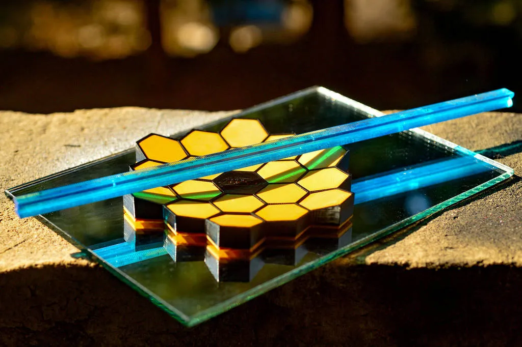 Mô hình nghệ thuật kính viễn vọng James Webb tỷ lệ 1:50