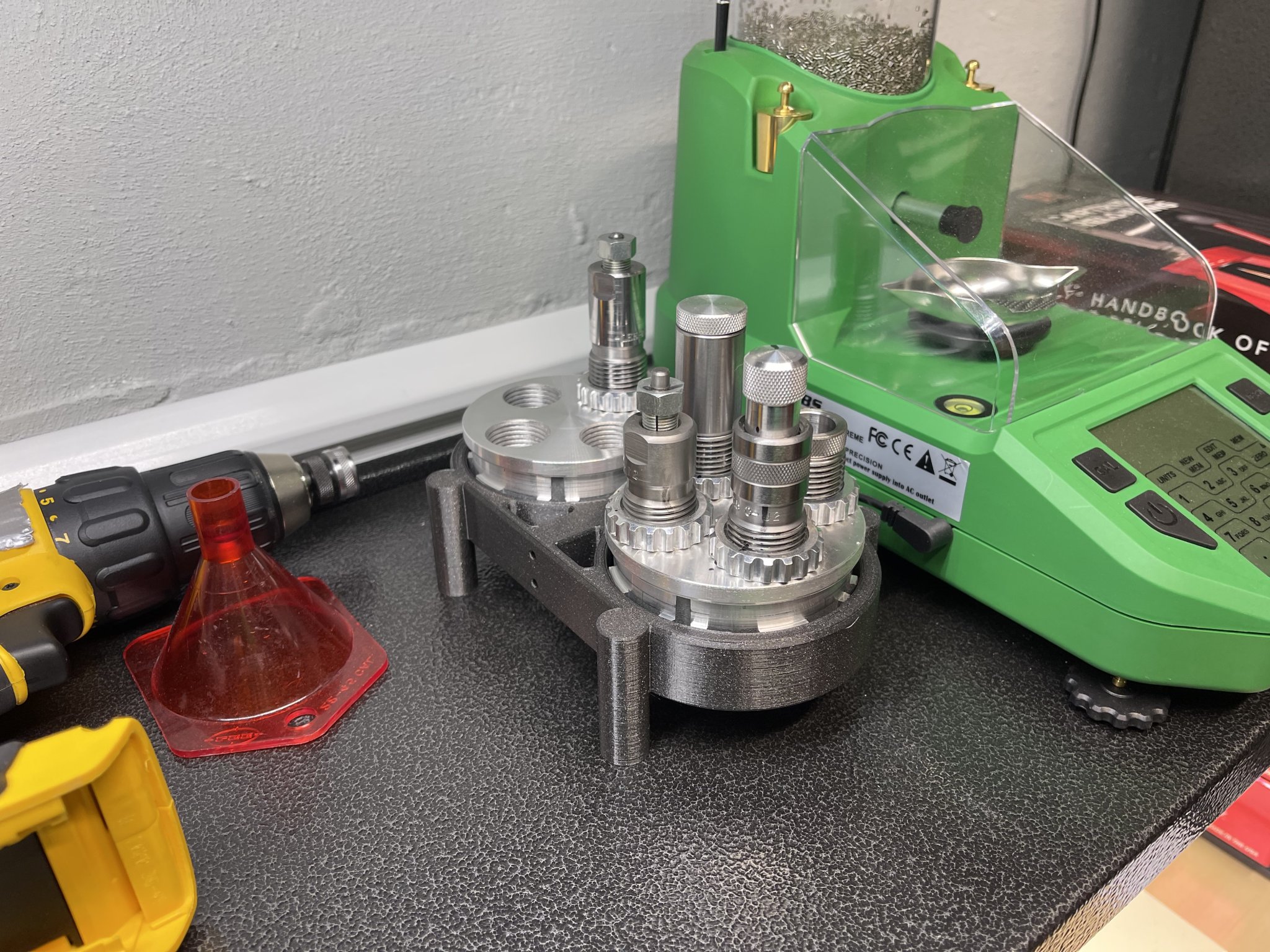 Giá đỡ turret Lee 4 lỗ độc lập với chân hỗ trợ nam châm