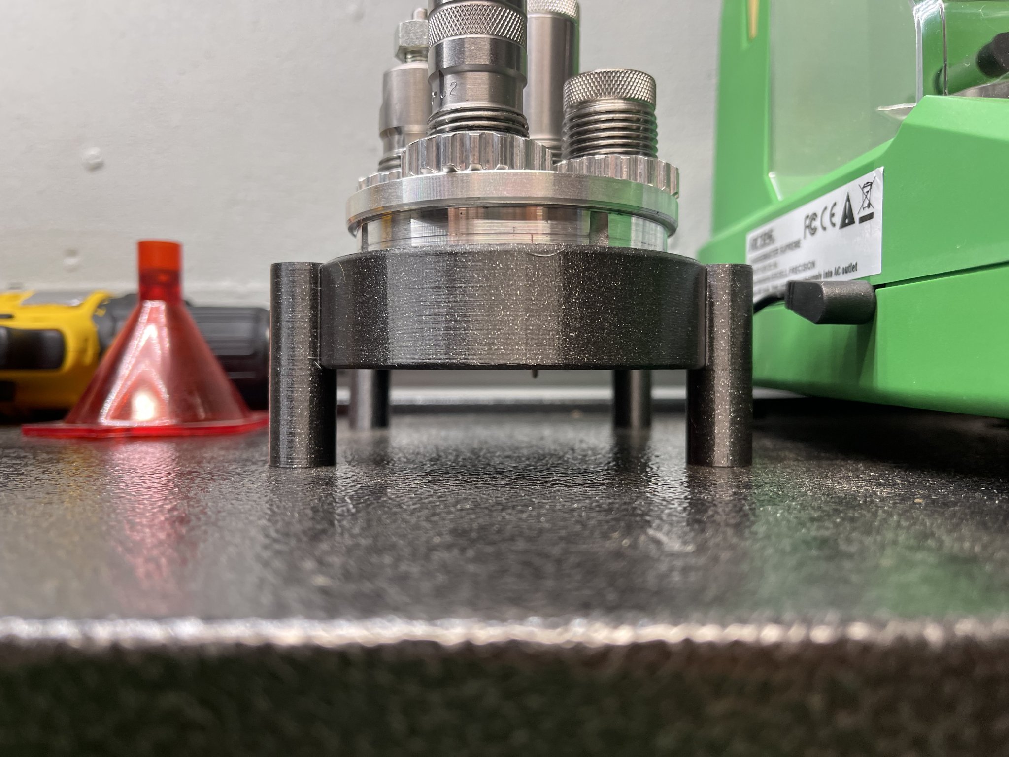 Giá đỡ turret Lee 4 lỗ độc lập với chân hỗ trợ nam châm