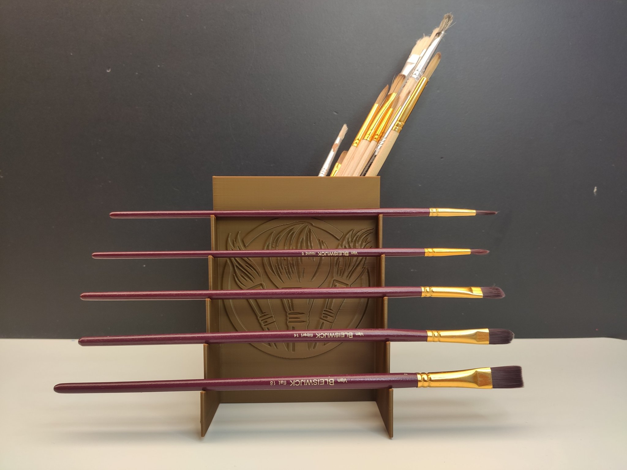 Hộp đựng cọ vẽ với logo và giá trưng bày cọ