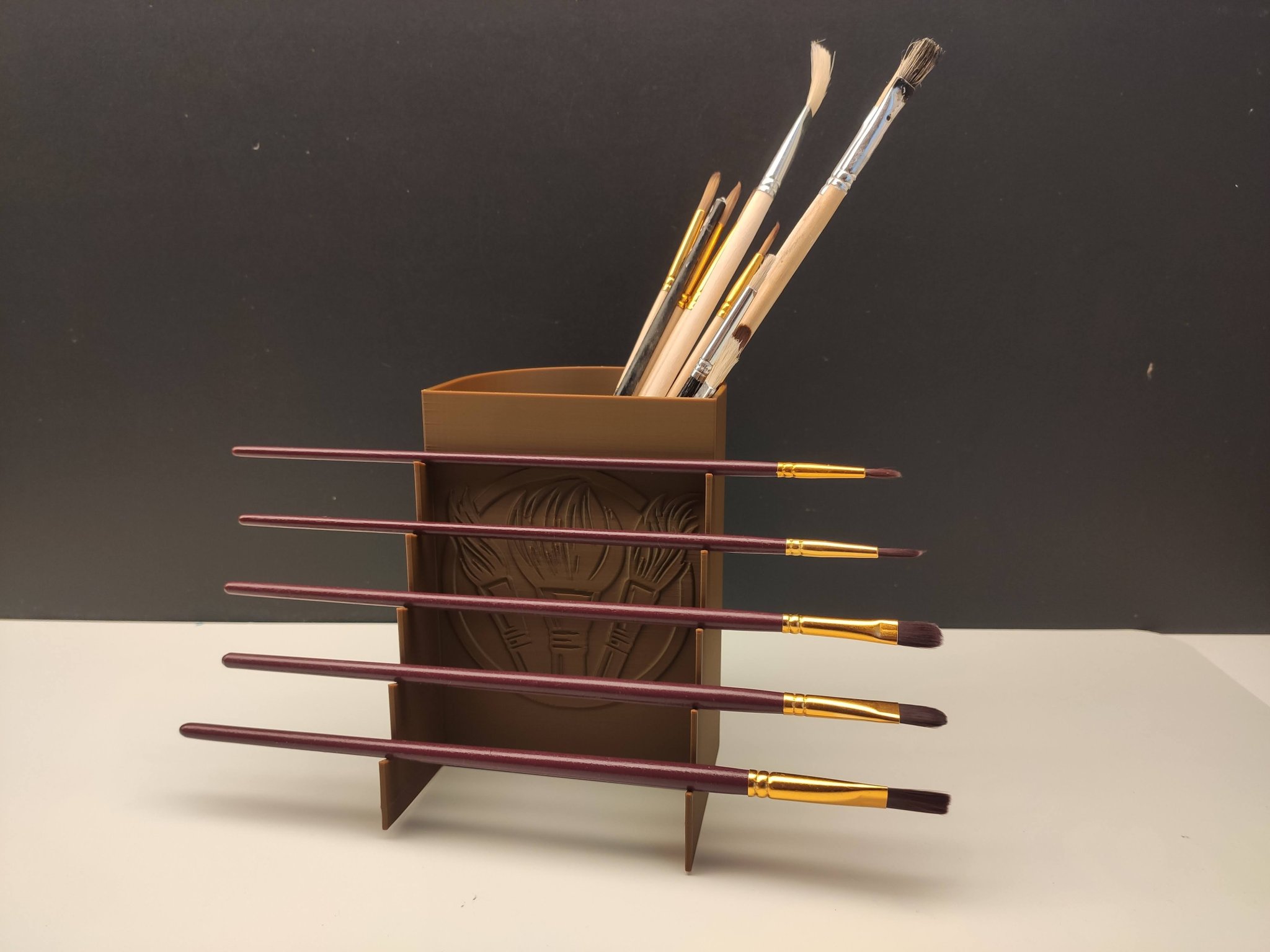 Hộp đựng cọ vẽ với logo và giá trưng bày cọ