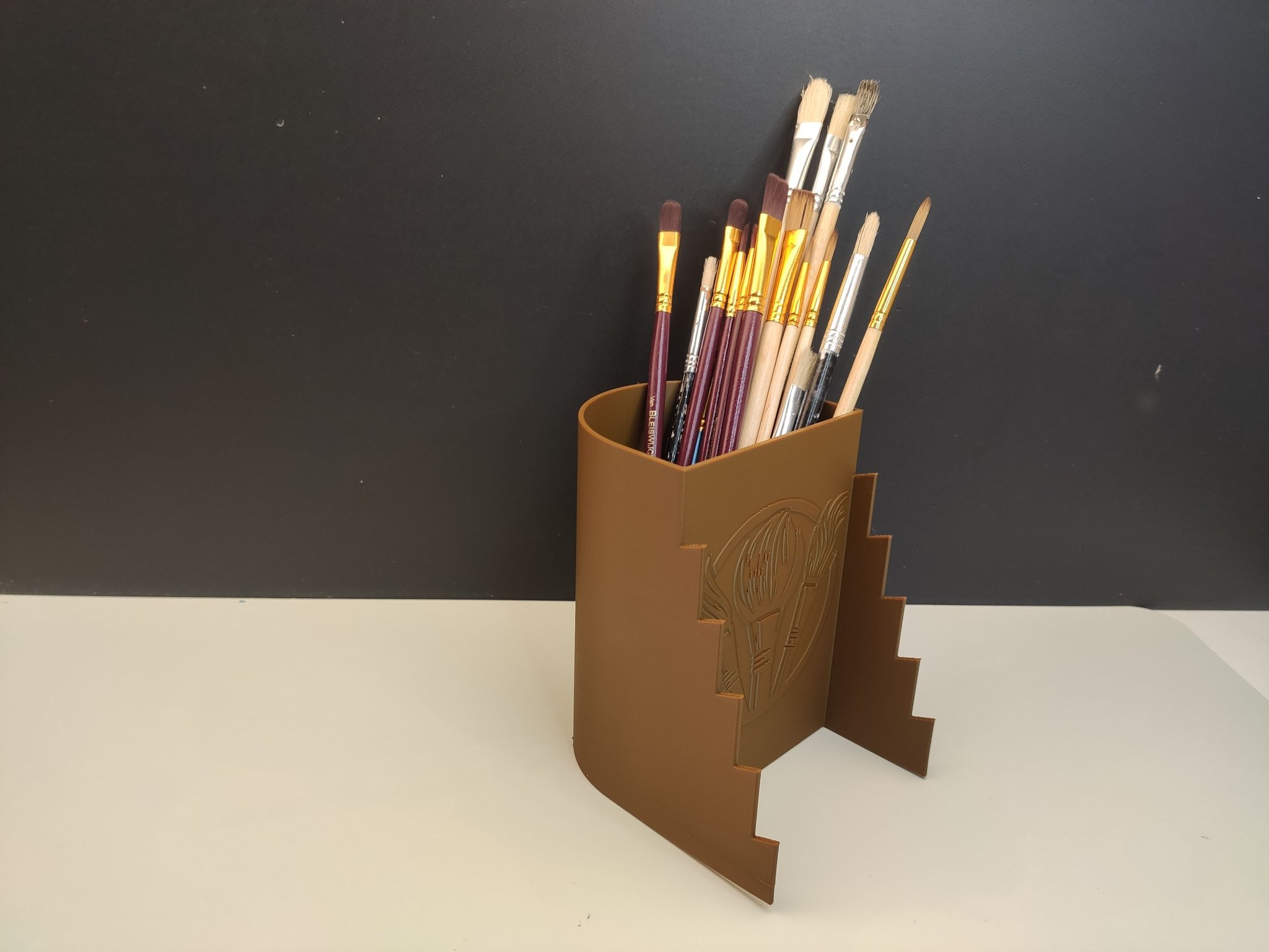 Hộp đựng cọ vẽ với logo và giá trưng bày cọ